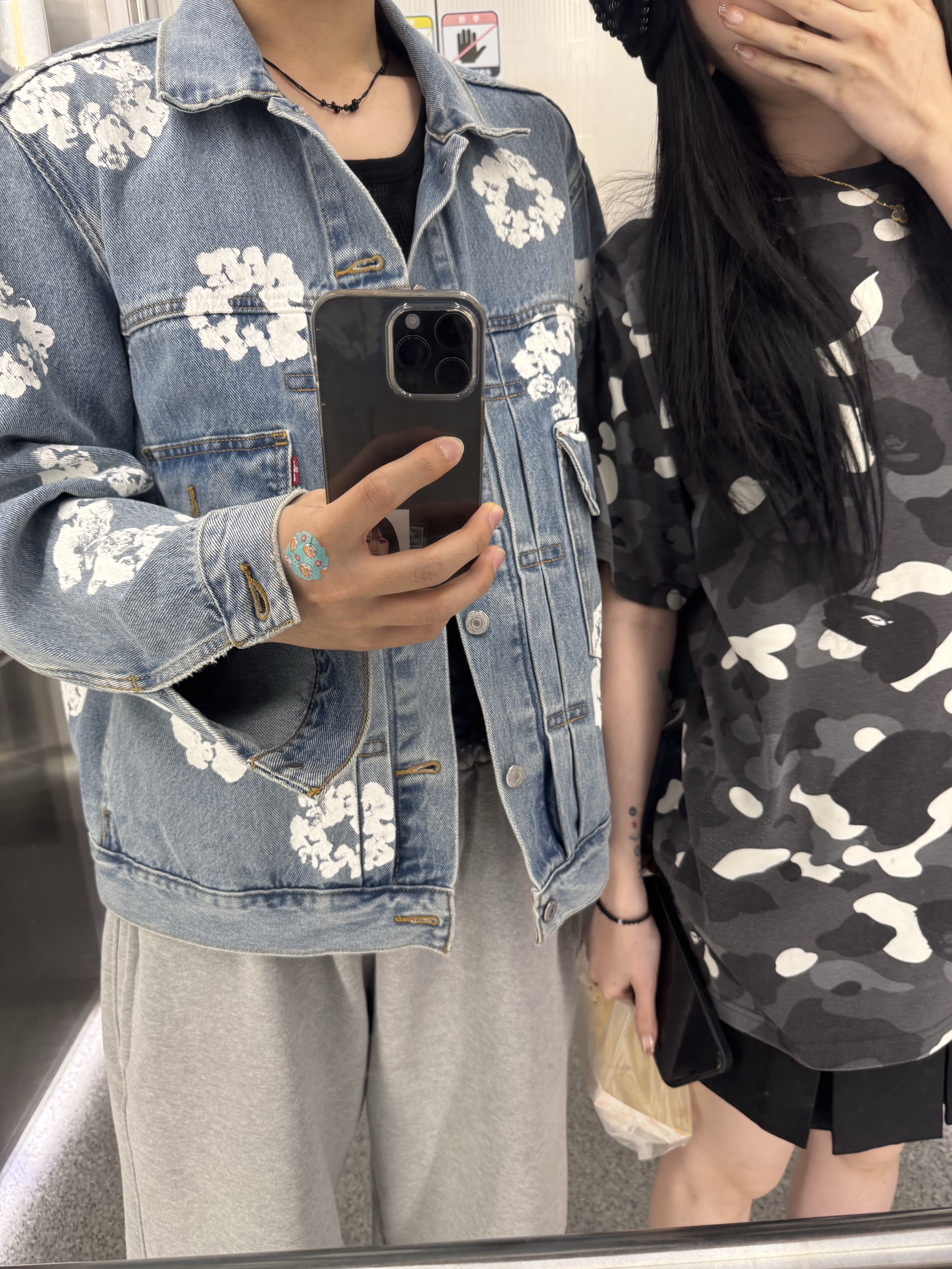 Denim Tears Type II All Over Wreath Jacket Light Wash, Corteiz HMP Essentials Tank Top Black (3 Pack) 착용 스타일