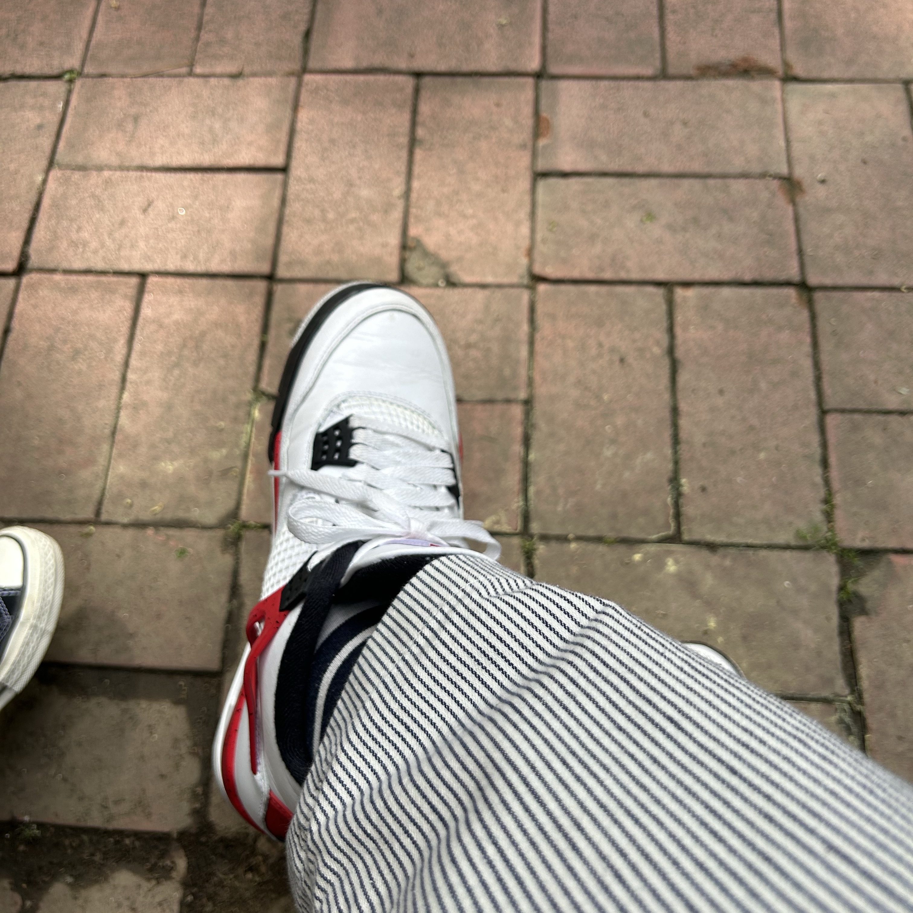 Jordan 4 Retro Red Cement 착용 스타일