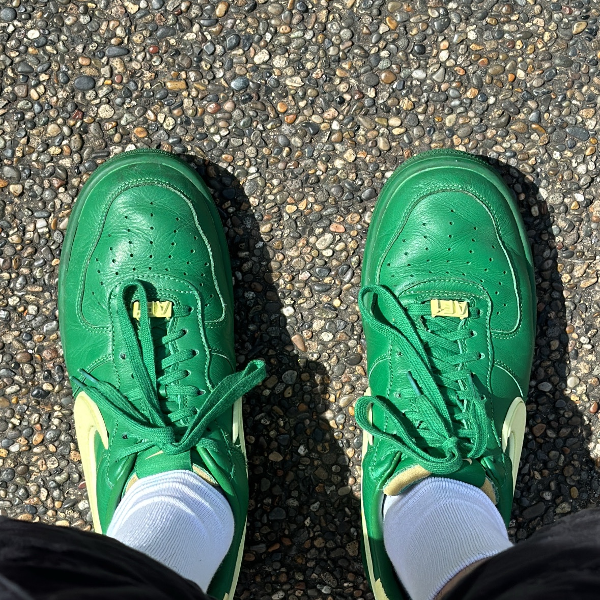 Nike x Ambush Air Force 1 Low SP Pine Green and Citron, Nike x Martine Rose Shox MR4 Black 착용 스타일 - 1