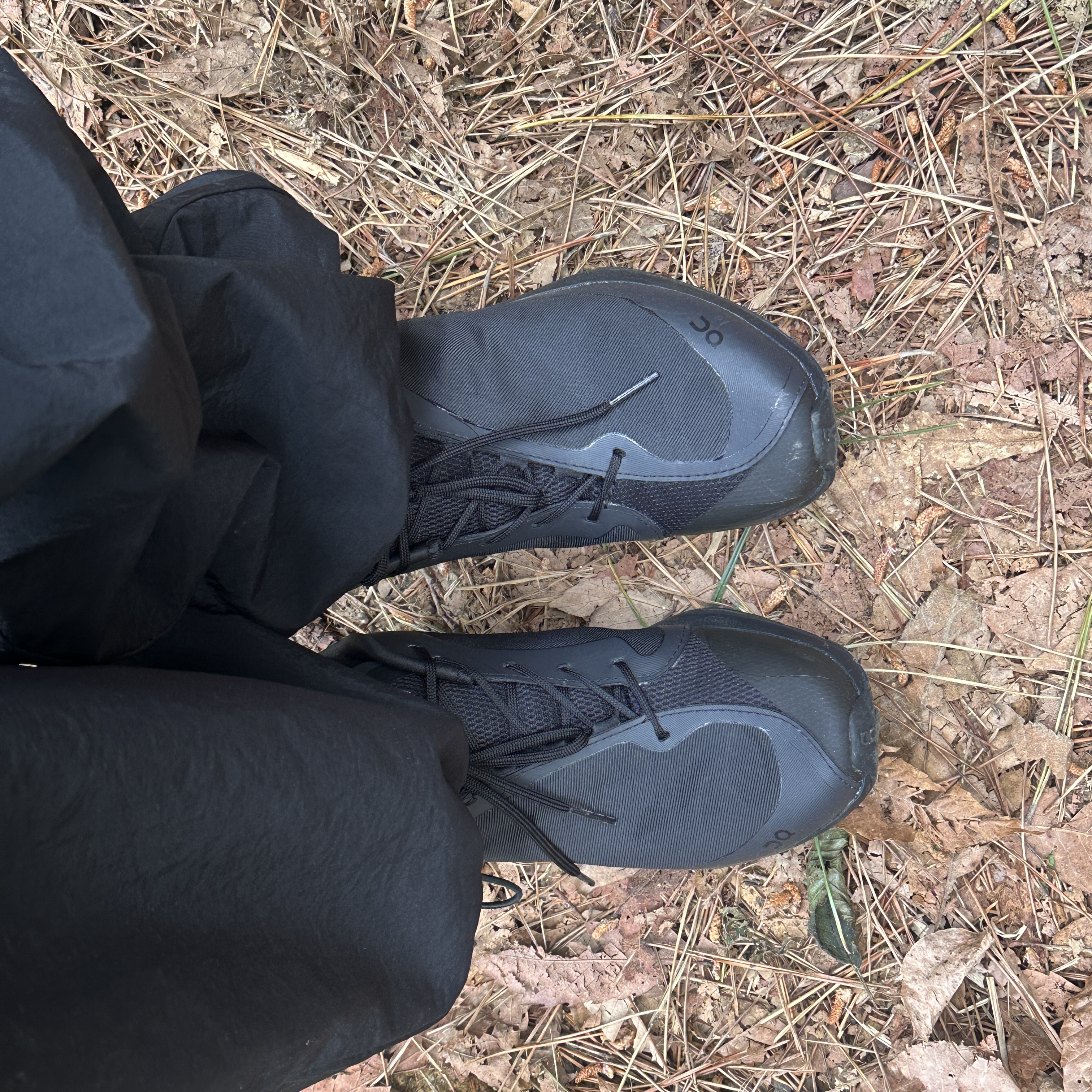 (W) On Running x Post Archive Faction (Paf) Cloudventure Peak All Black 착용 스타일 - 1