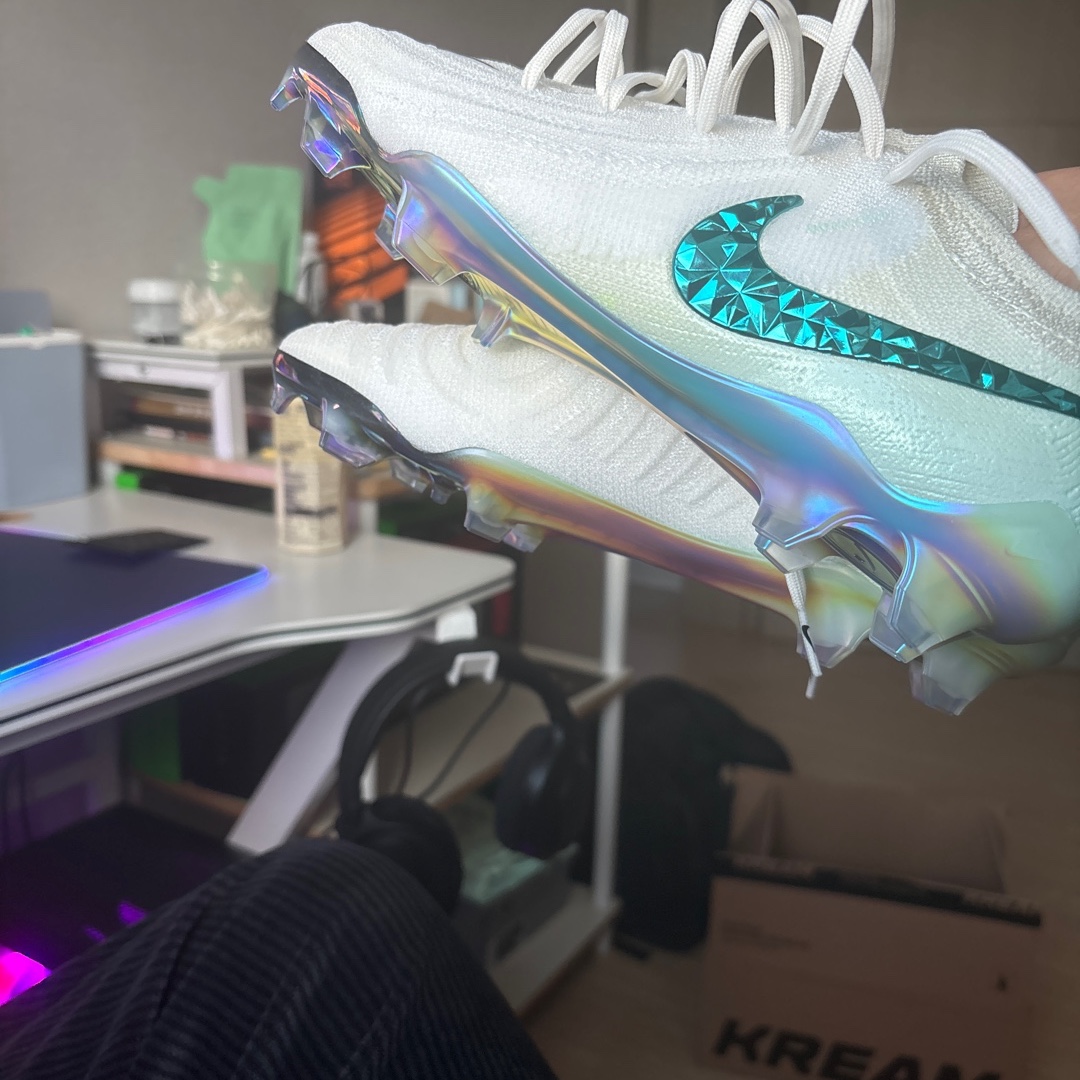 Nike Phantom GX 2 Elite LV8 FG White Multi Colour 착용 스타일