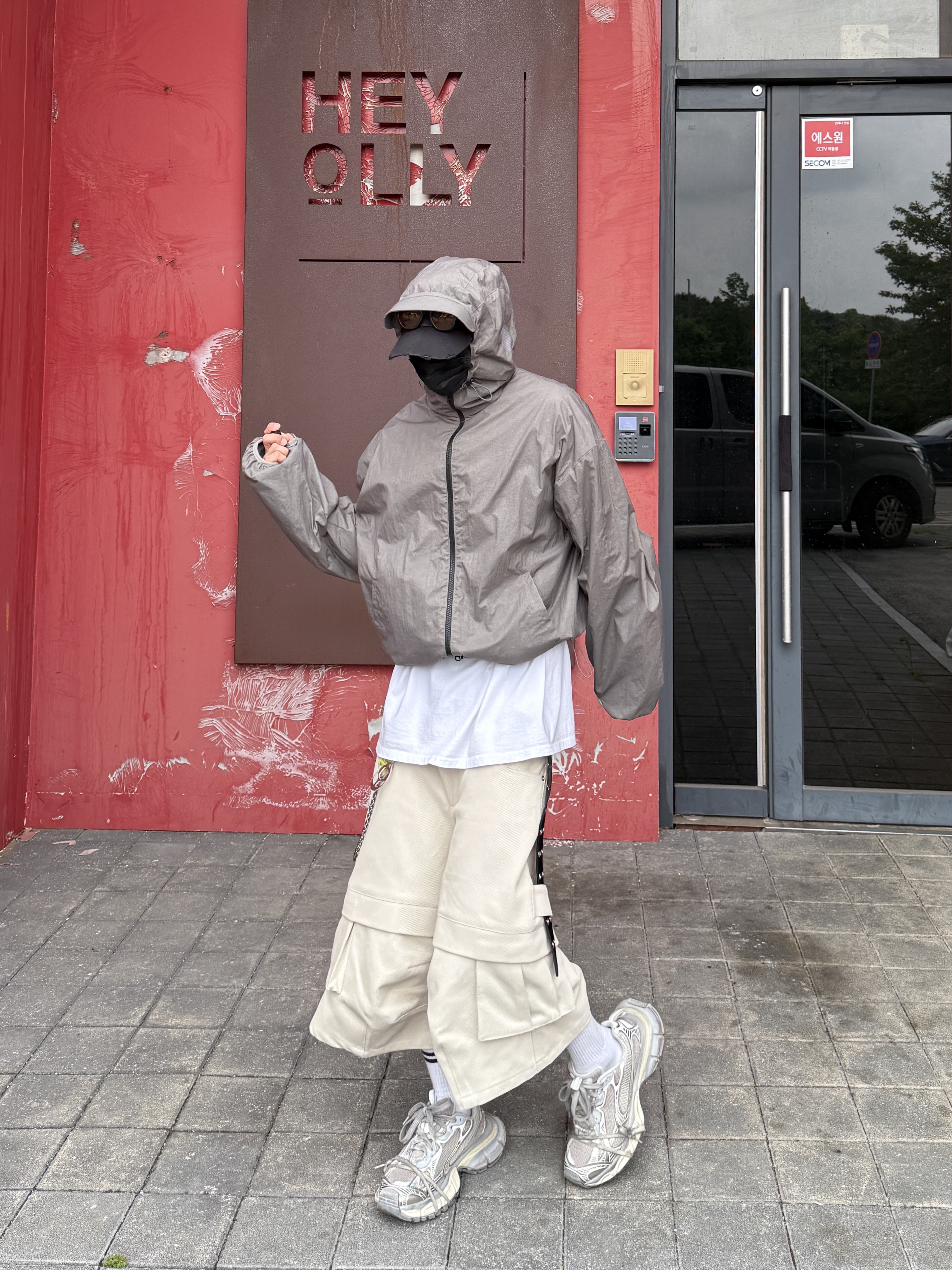 Kamien Titan Bermuda Pants Light Beige, Kamien x MJD Double Hole Belt Black Shearling Calfskin 착용 스타일 - 9