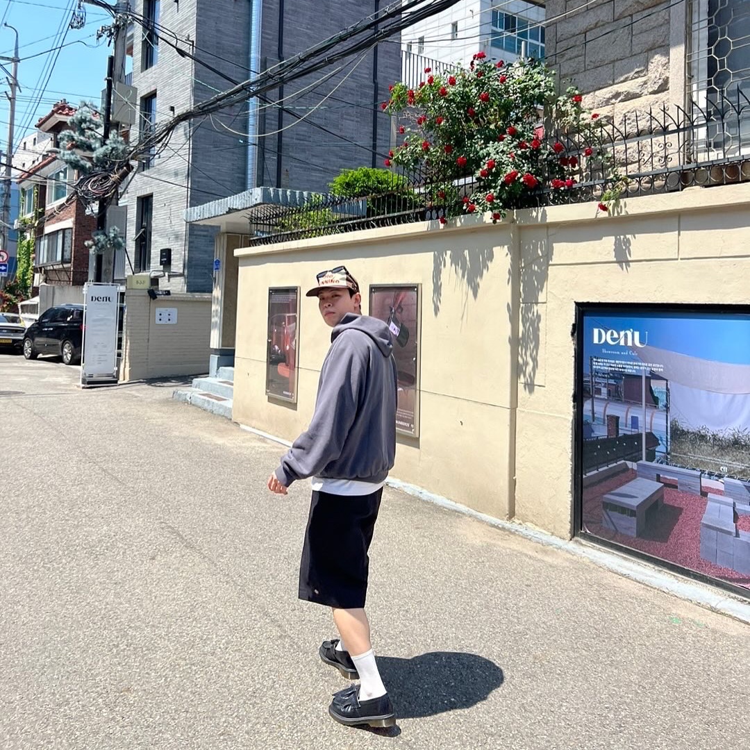 Alex Zono I Dig Running Trucker Hat OG Brown, Gentle Monster x Maison Margiela MM206 Black Gray 착용 스타일 - 2