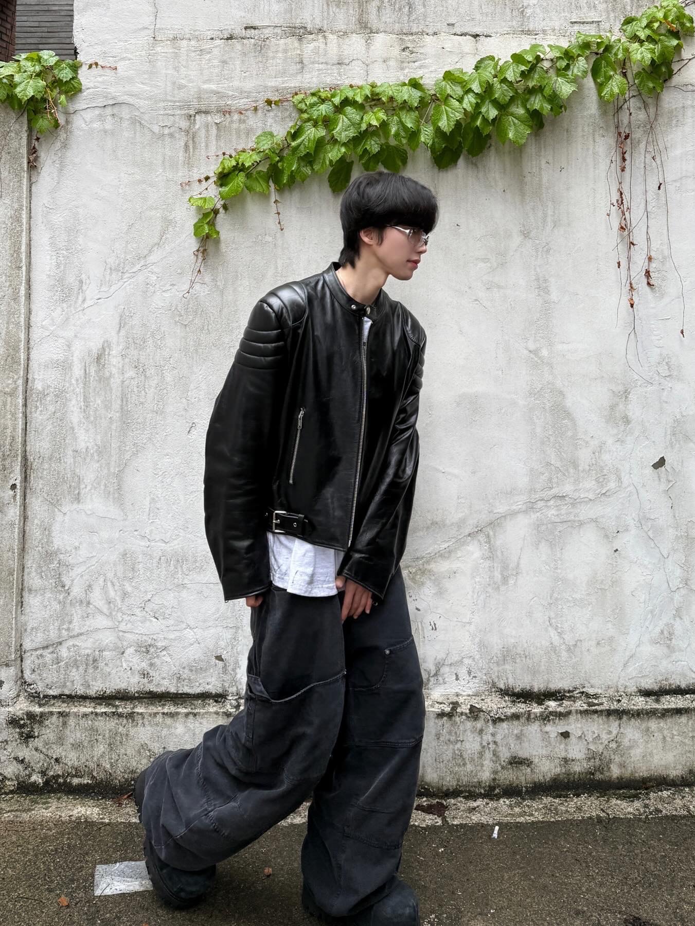 Kamien x MJD Double Hole Belt Black Shearling Calfskin, Balenciaga Stomper Bootie Black 착용 스타일 - 2