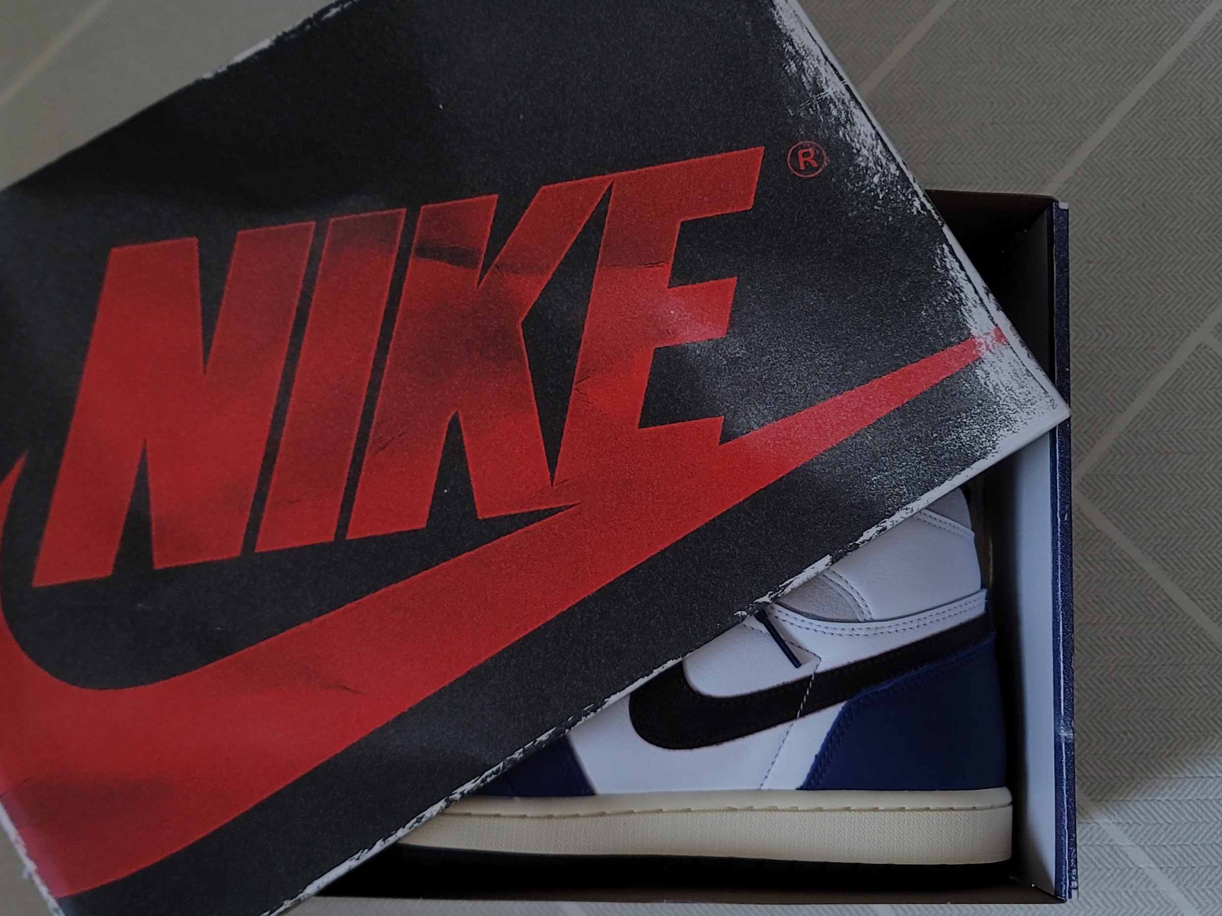 Jordan 1 Retro High OG Rare Air 착용 스타일 - 2