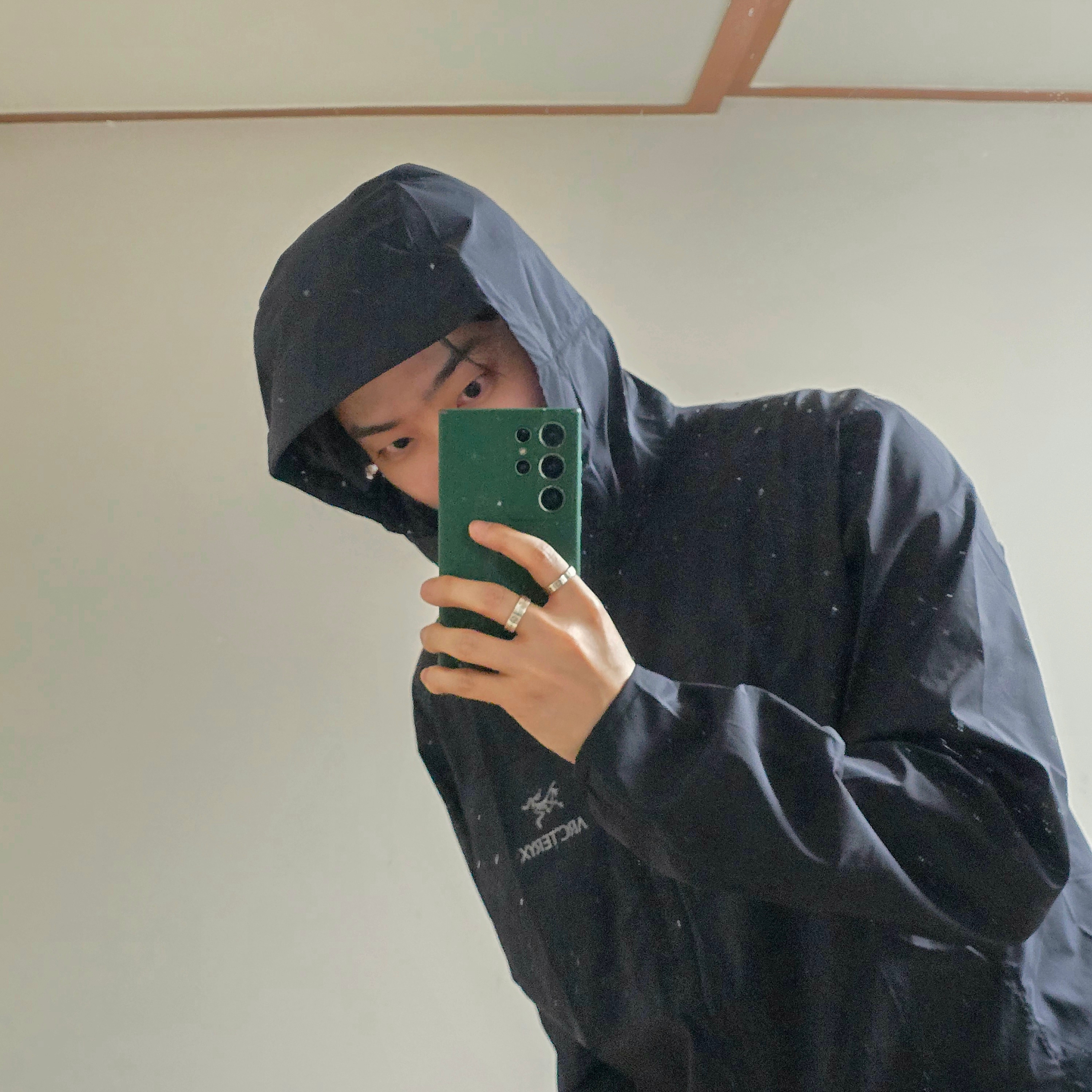 Arc'teryx Squamish Hoody Black, Matin Kim Matin Poppin Ecobag Black 착용 스타일 - 2