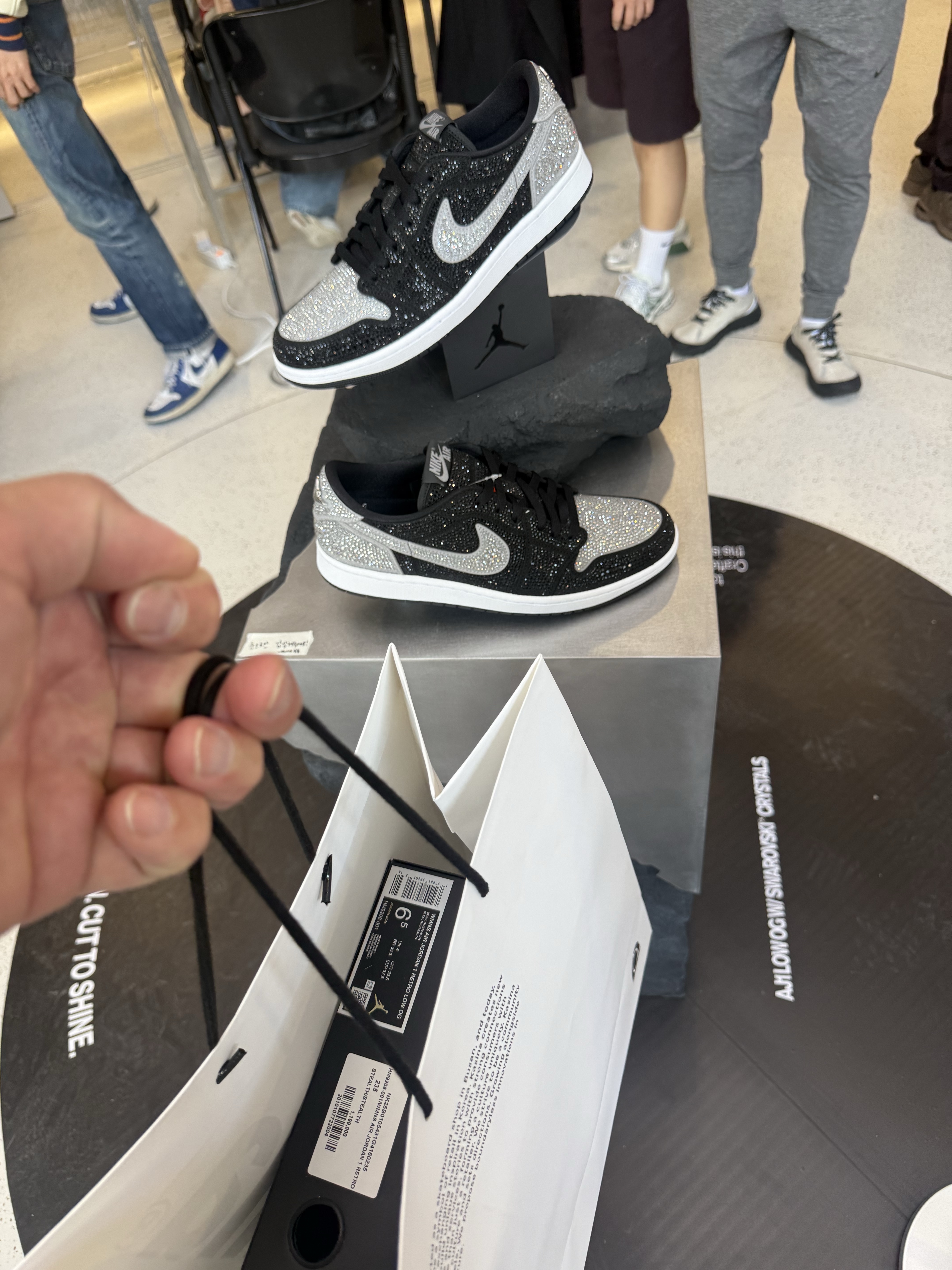 (W) Jordan 1 x Swarovski Low OG Crystal 착용 스타일 - 2
