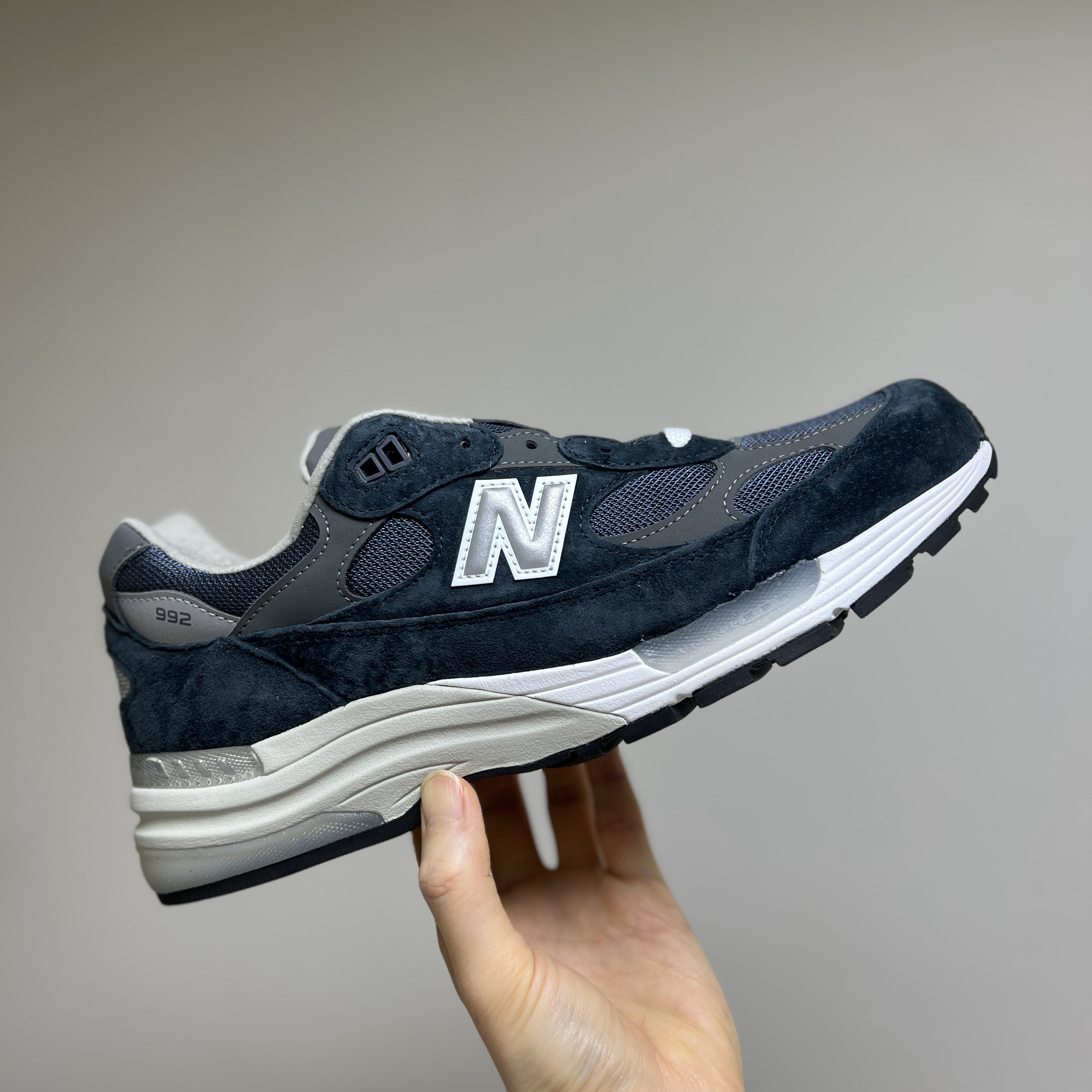 New Balance 992 Made in USA Core Navy 착용 스타일