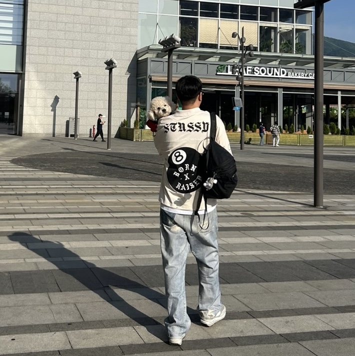 Stussy x Born X Raised Cookies & Cream Football Jersey Cream, Our Legacy Third Cut Digital Denim Print 착용 스타일 - 1