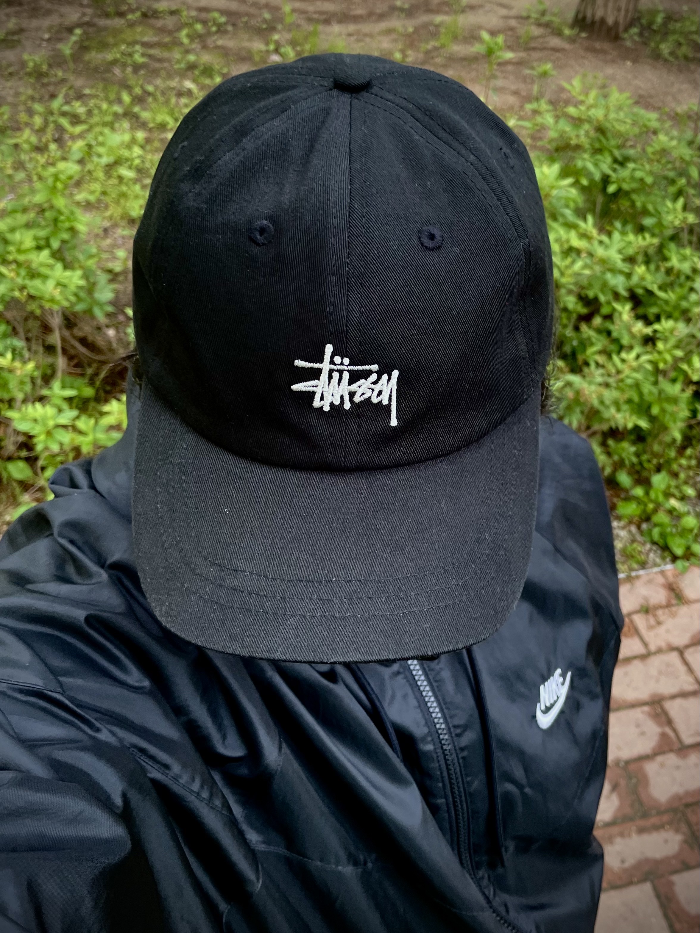 Stussy Basic Stock Low Pro Cap Black, Adidas Yeezy Boost 350 V2 Core Black Red 2022/2023 착용 스타일 - 1