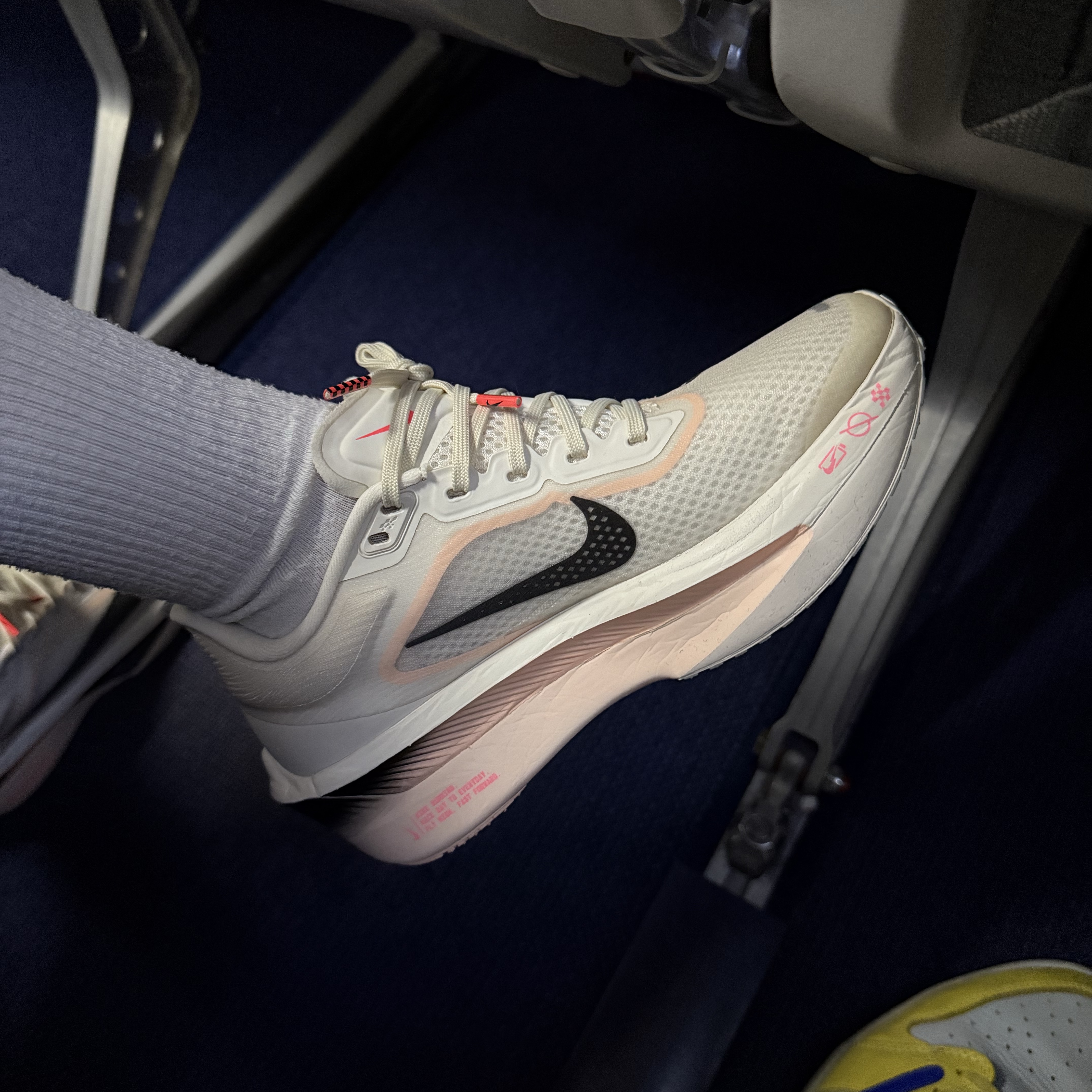 (W) Nike Zoom Fly 6 Pale Ivory Crimson Tint 착용 스타일