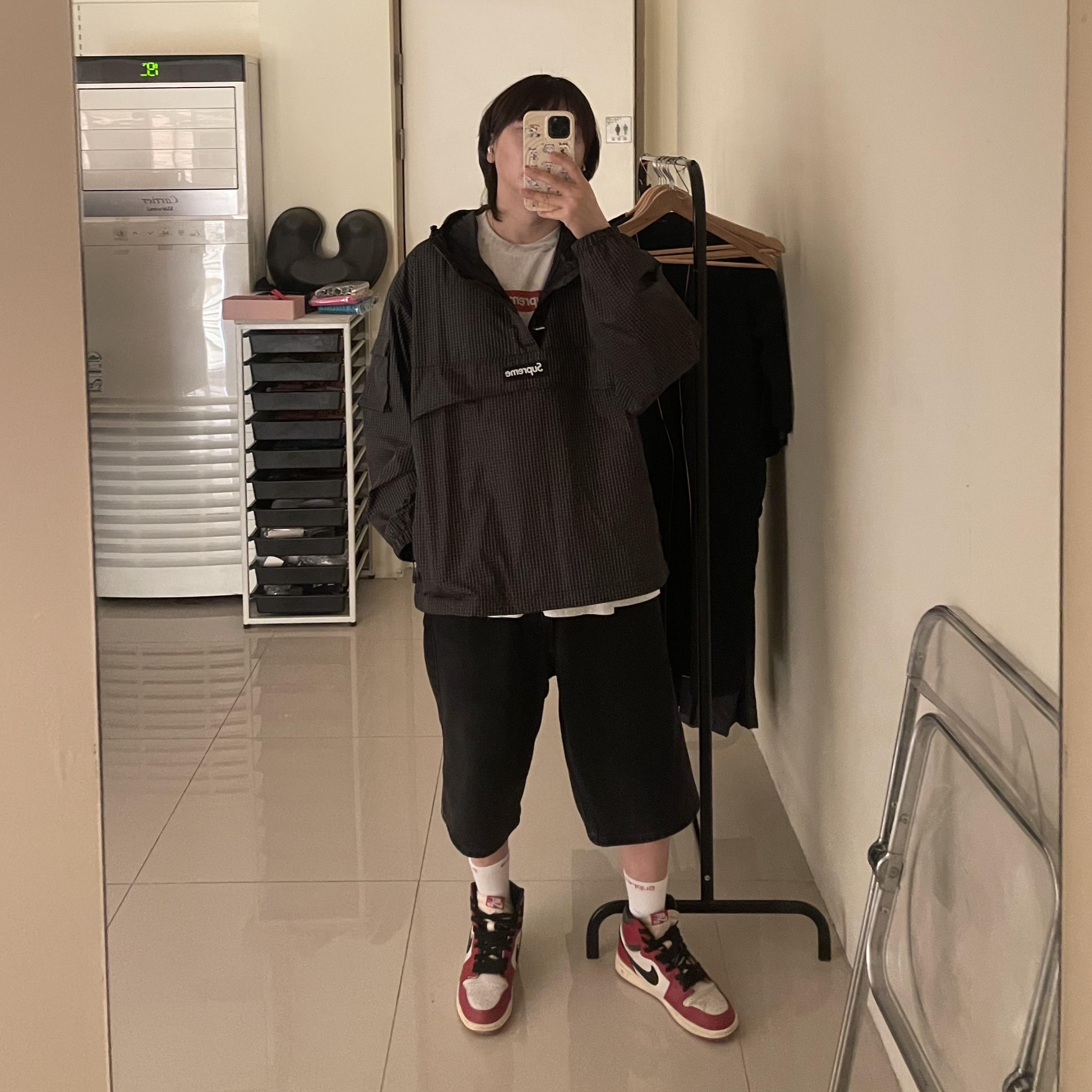 Supreme Reflective Ripstop Anorak Black - 25SS, Supreme Mesh Mini Duffle Bag Black - 23SS 착용 스타일 - 2