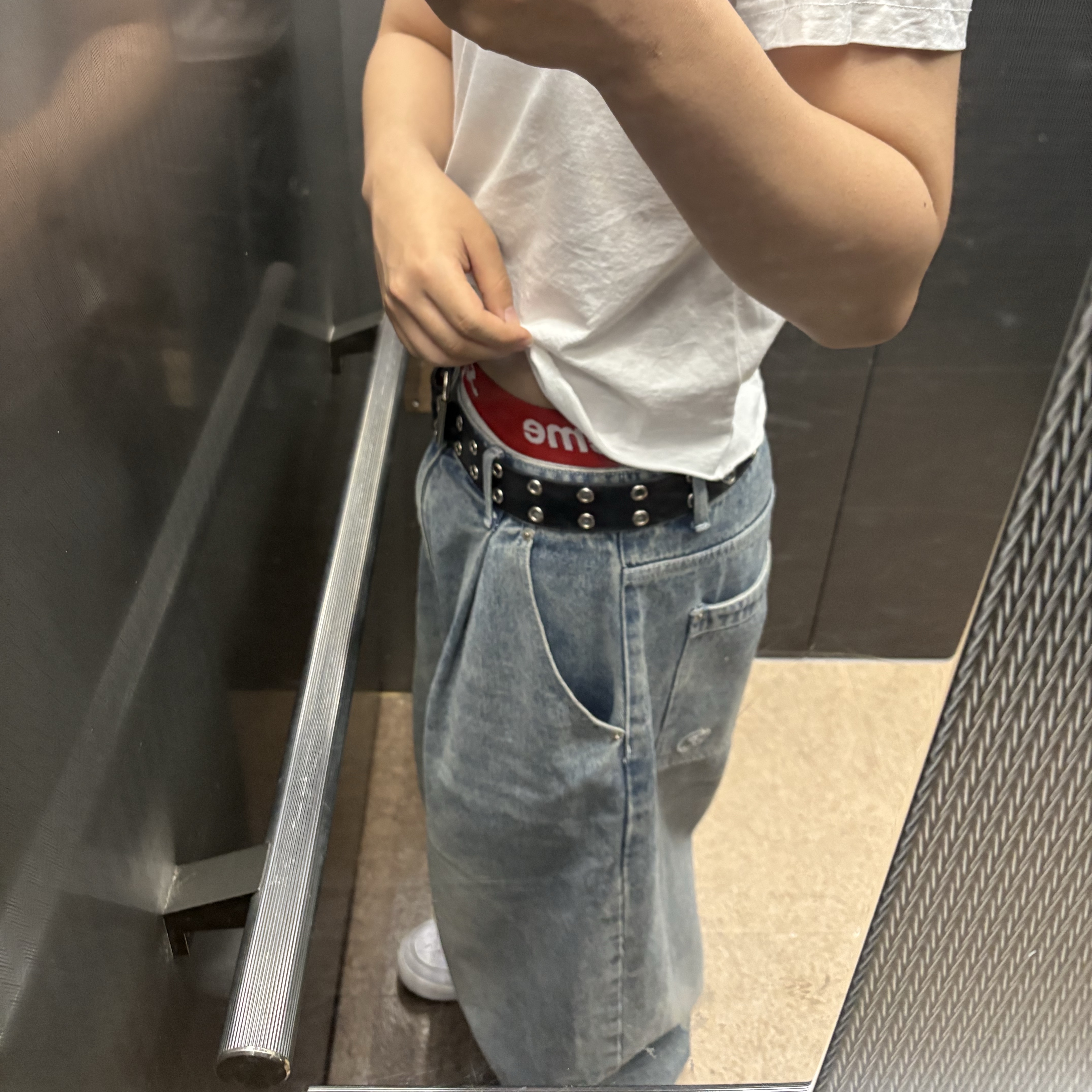 Supreme Hanes Boxer Briefs White (4 Pack) 착용 스타일 - 2