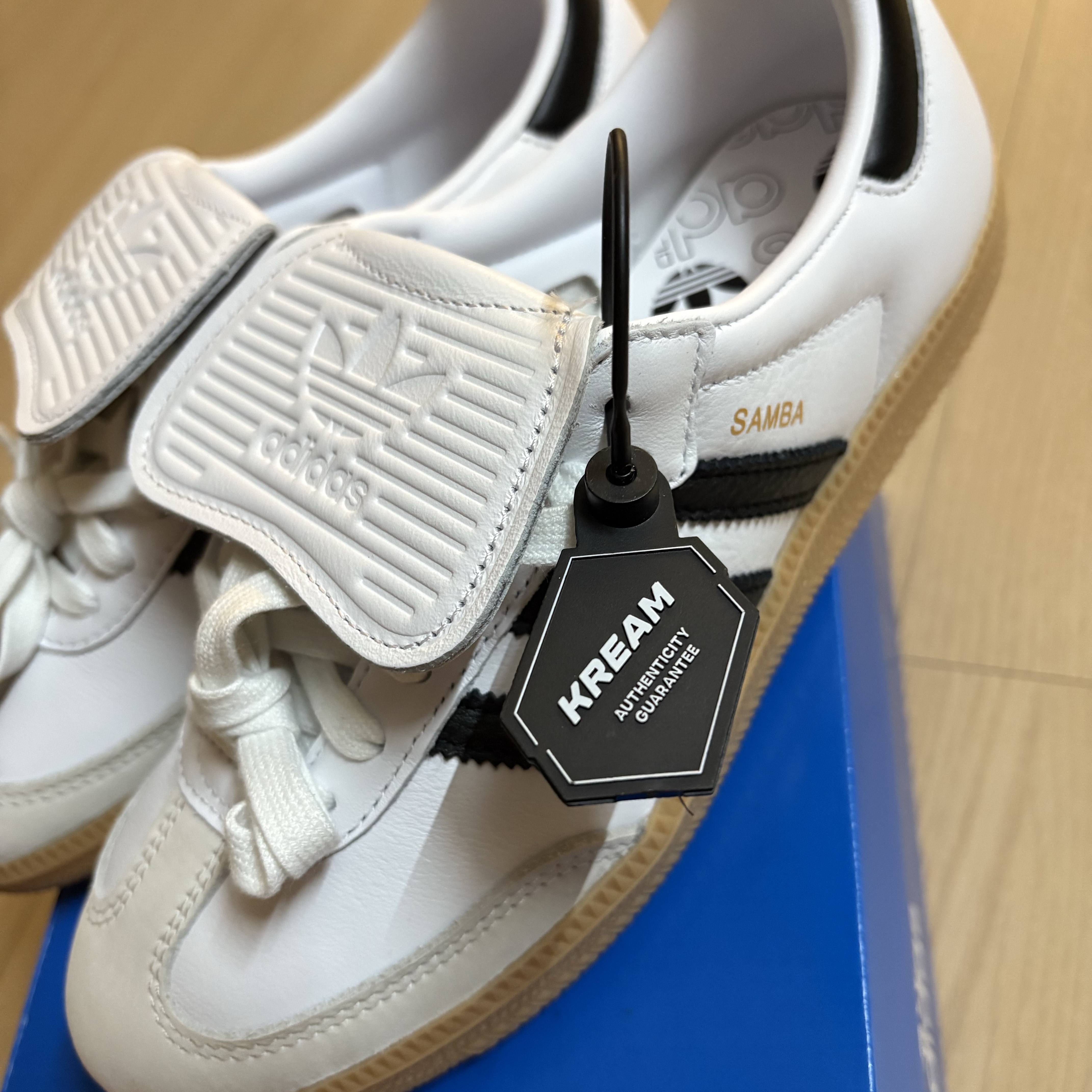 (W) Adidas Samba LT Core Black Cloud White Gold Metallic 착용 스타일