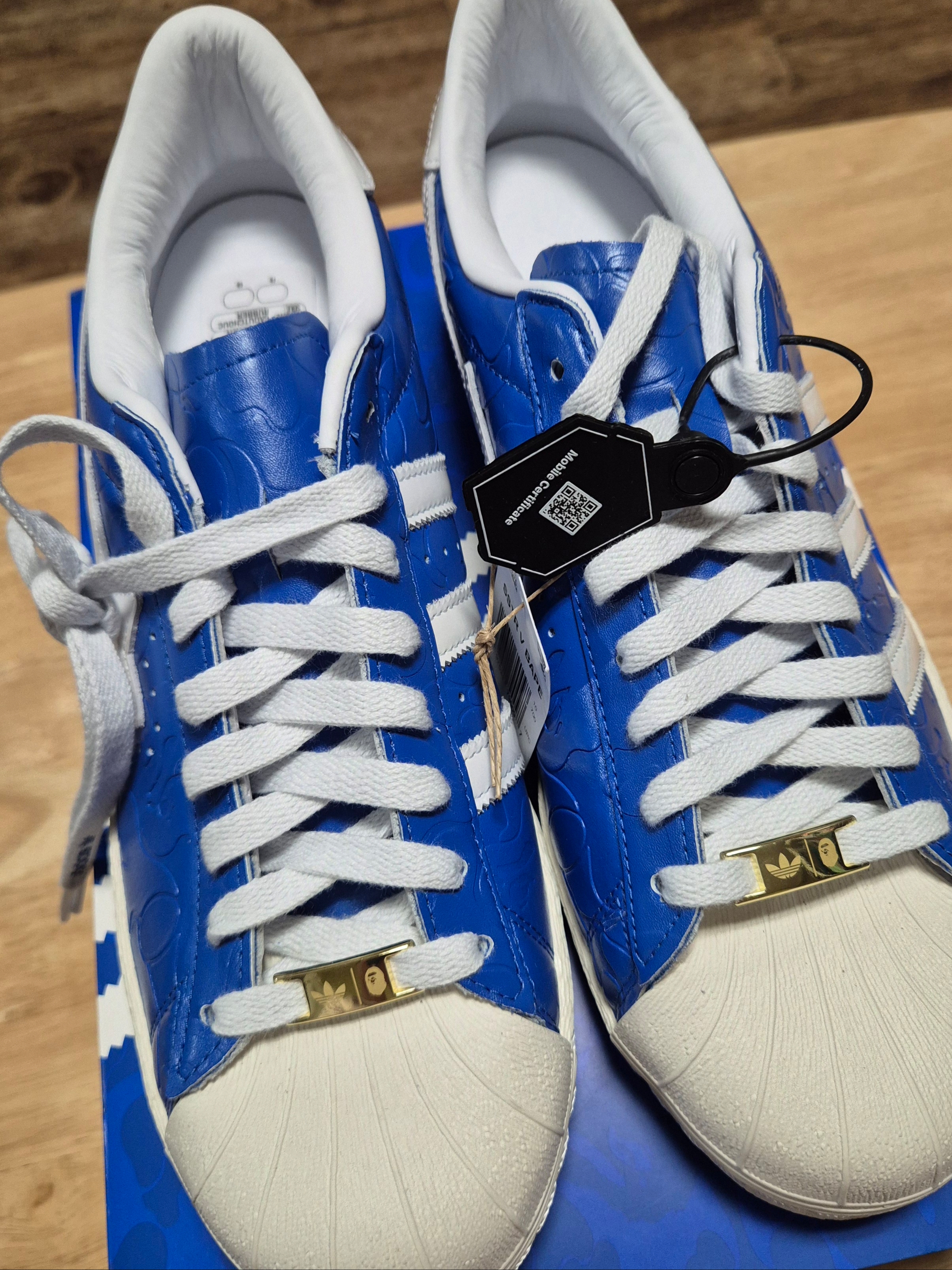 Adidas x BAPE Superstar Vintage Blue Cloud White, CRASH BAGGAGE Mini Icon Mint Green 착용 스타일 - 6
