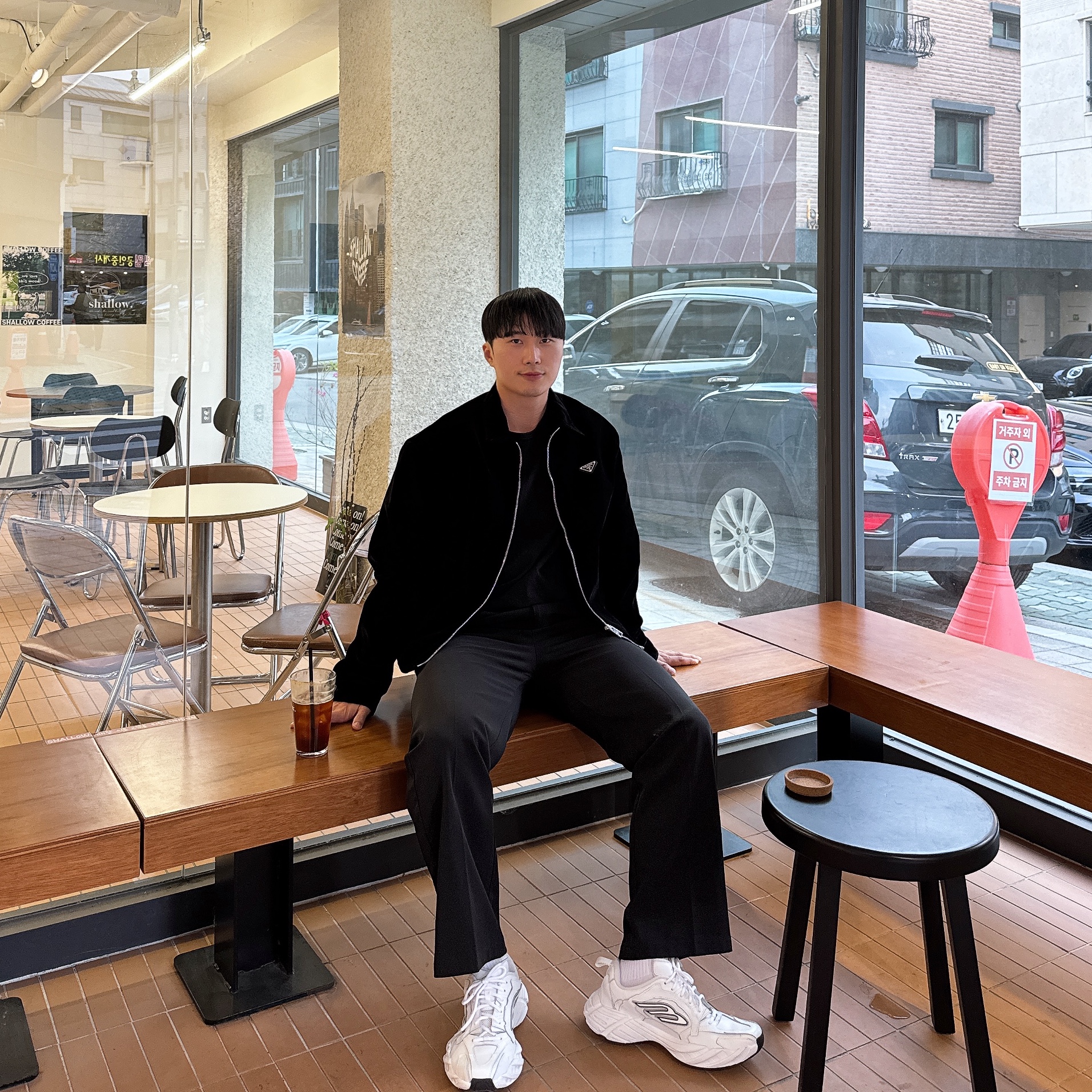 Prada Velvet Denim Blouson Jacket Black, Balenciaga Monday Shoe White Black Grey 착용 스타일