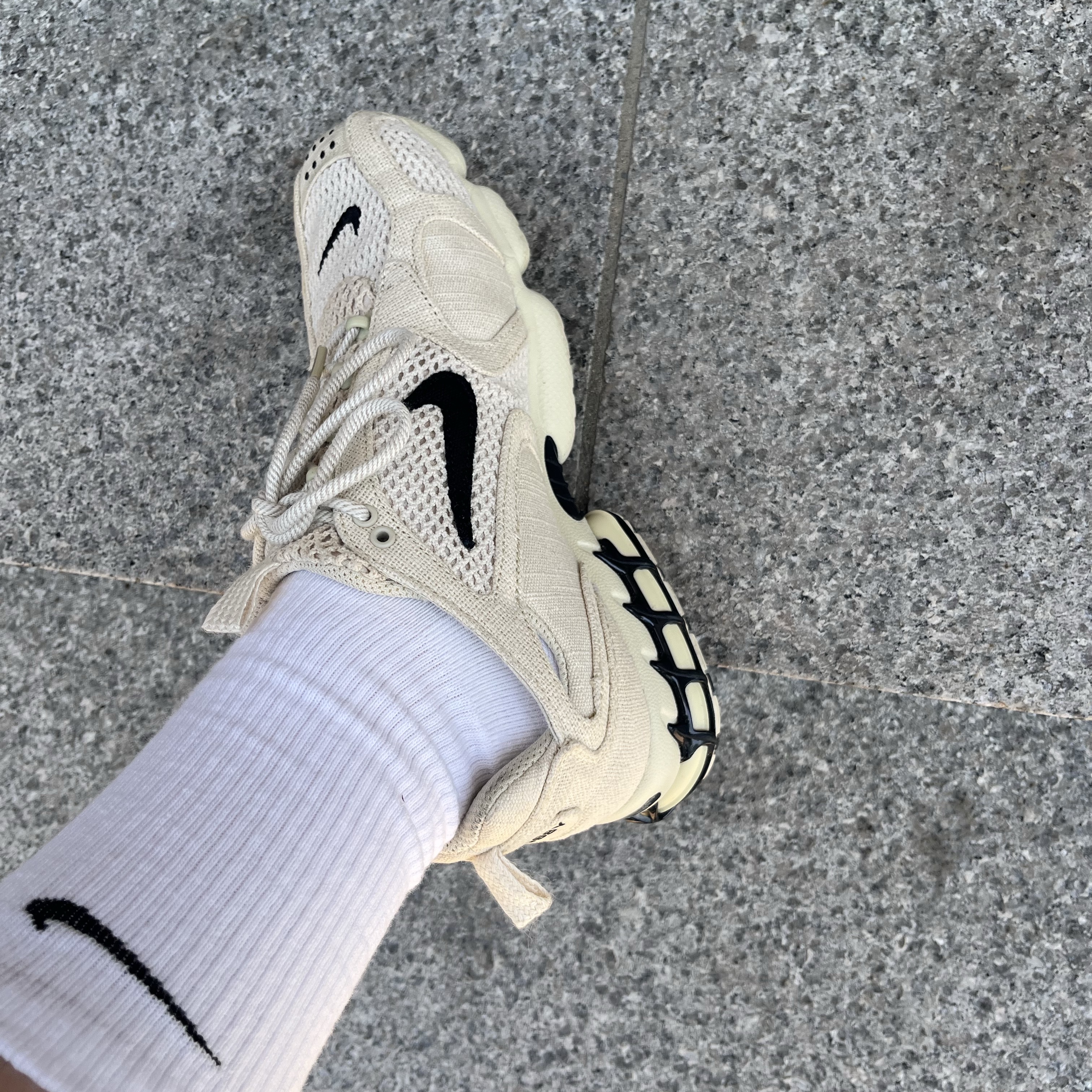 Nike x Stussy Air Zoom Spiridon Cage 2 Fossil 착용 스타일