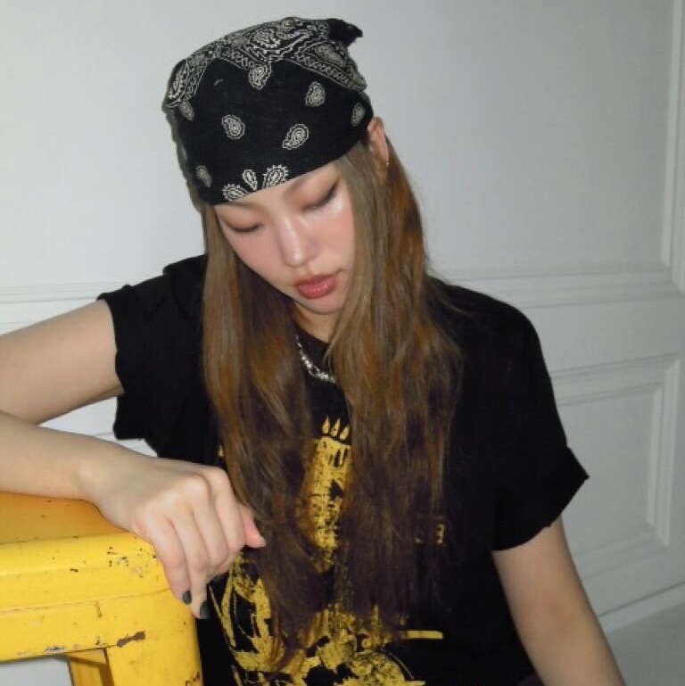 Thevinylhouse Vintage Drawing Tee Black 착용 스타일