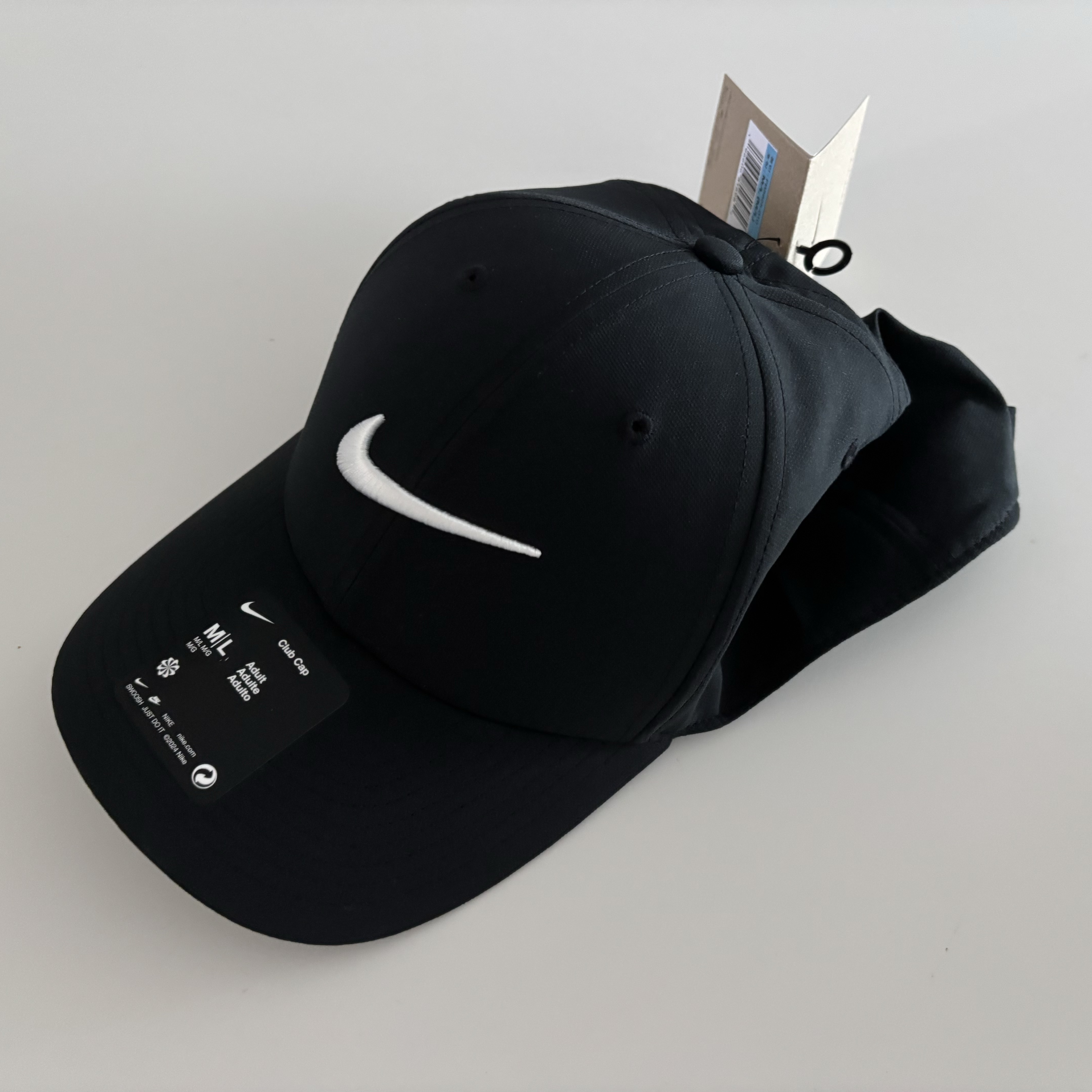 Nike Dri-Fit Club Structured Swoosh Cap Black 착용 스타일