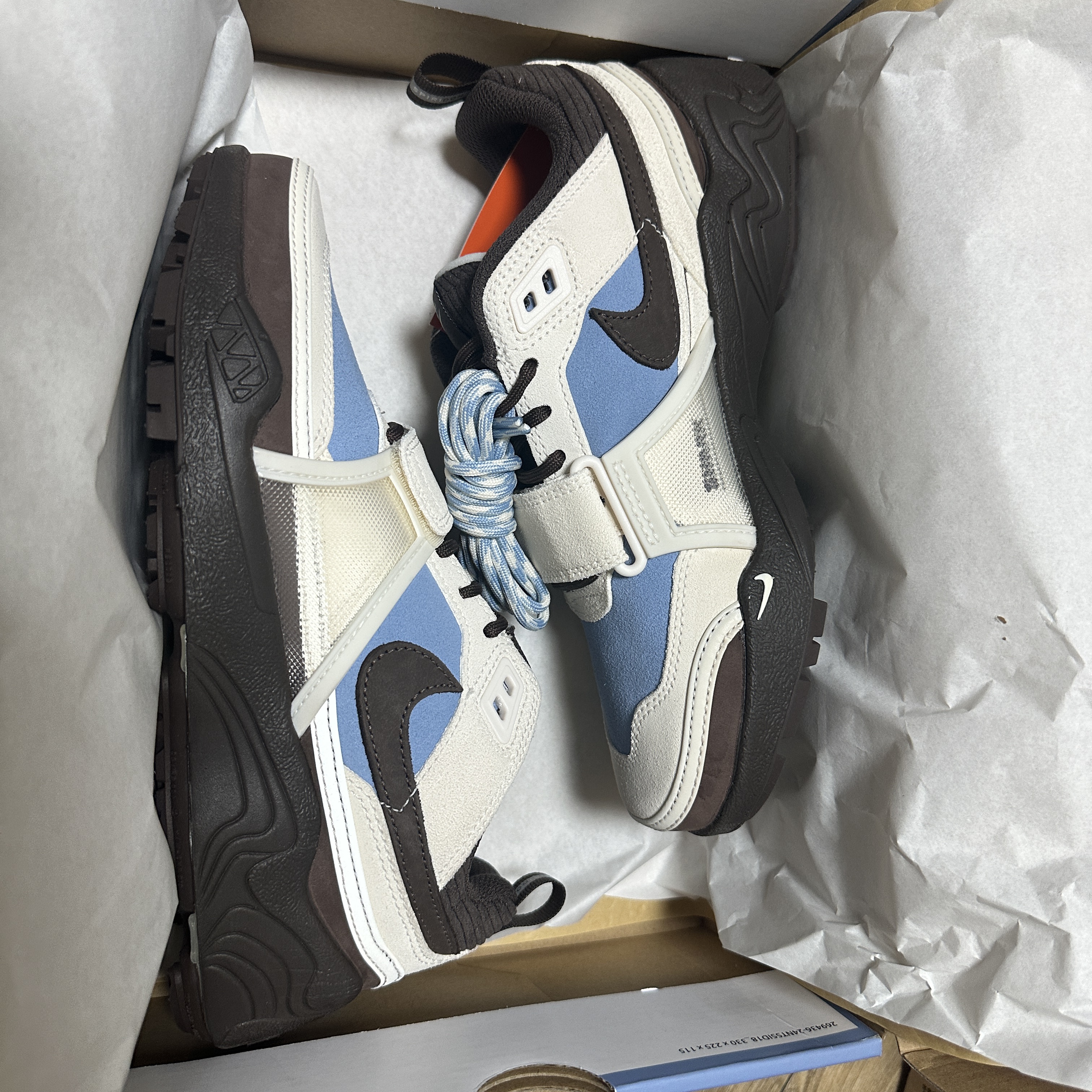 Nike x Travis Scott Zoom Field Jaxx Pale Ivory and Leche Blue 착용 스타일 - 2