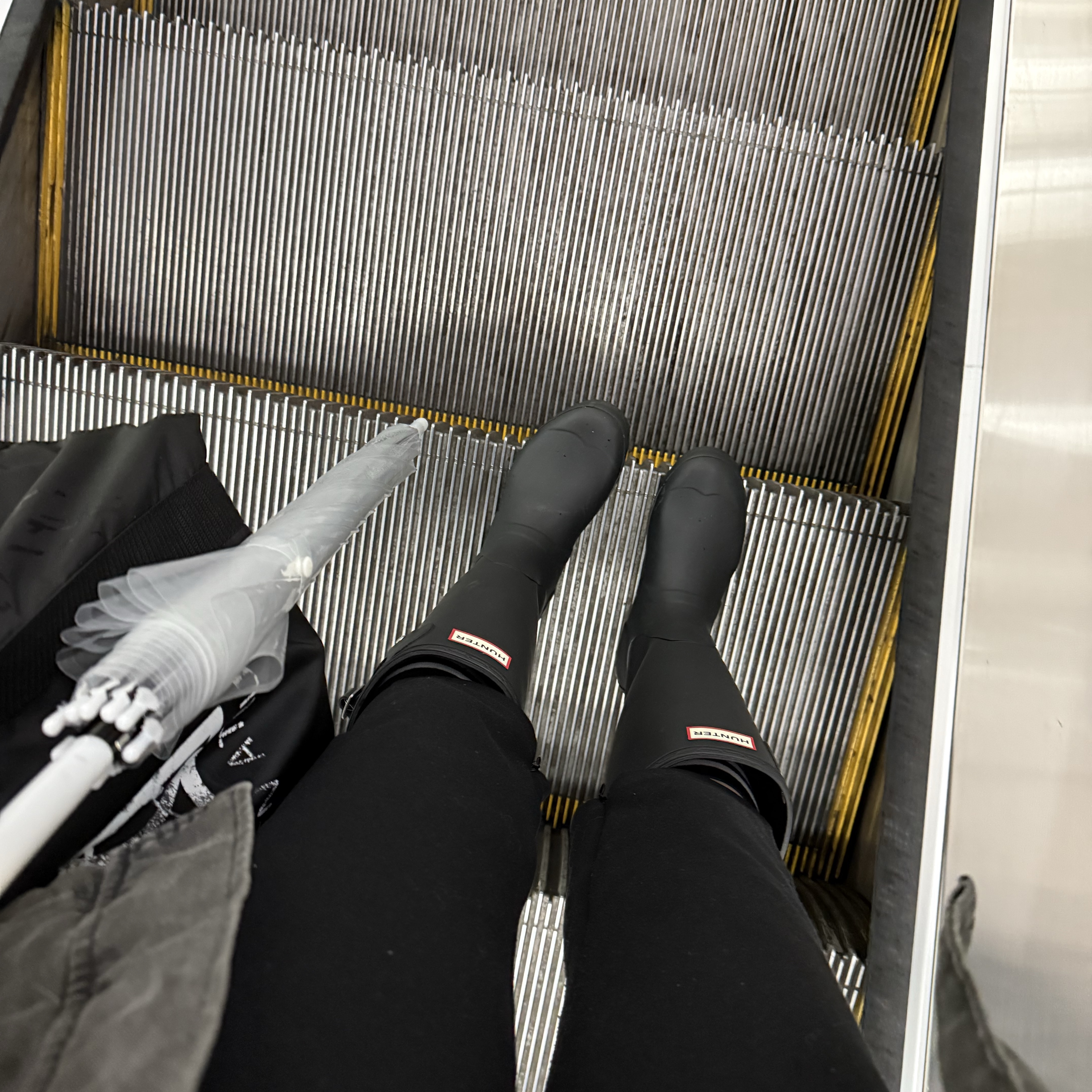 (W) Hunter Original Tall Rain Boots Black 착용 스타일
