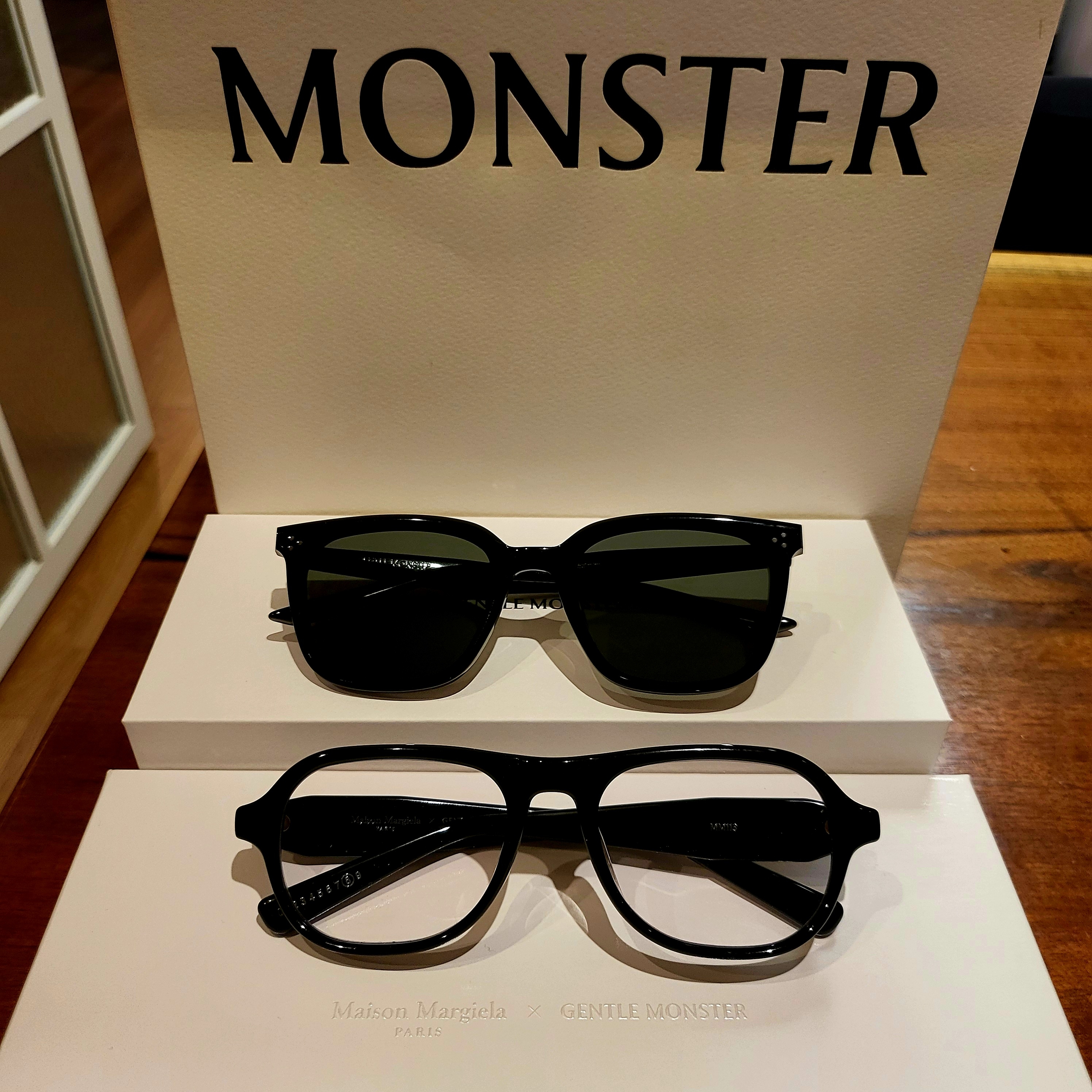 Gentle Monster By Row 01 Black Gray, Gentle Monster x Maison Margiela MM113 Black Clear 착용 스타일 - 1