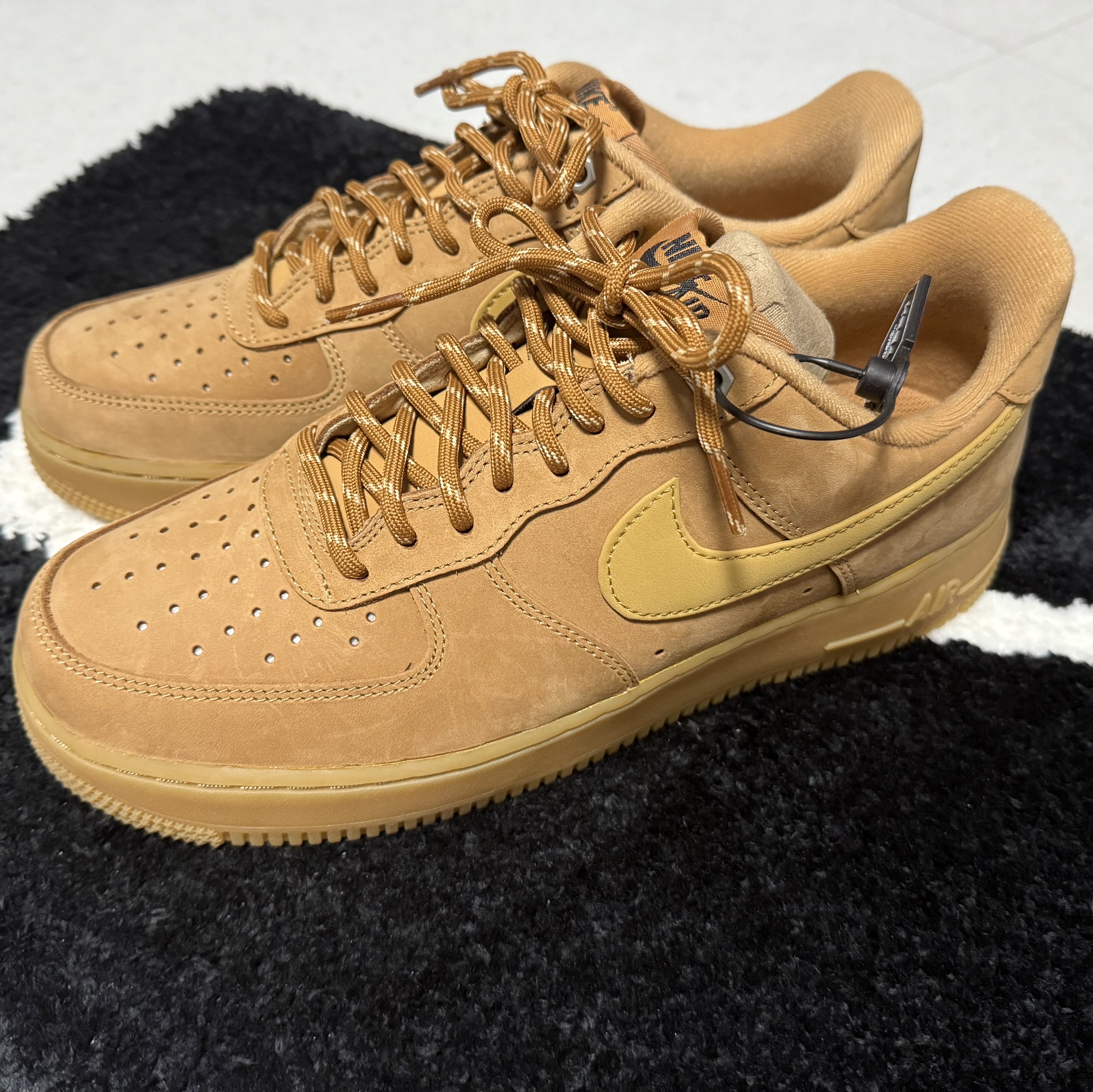 Nike Air Force 1 '07 WB Flax 착용 스타일
