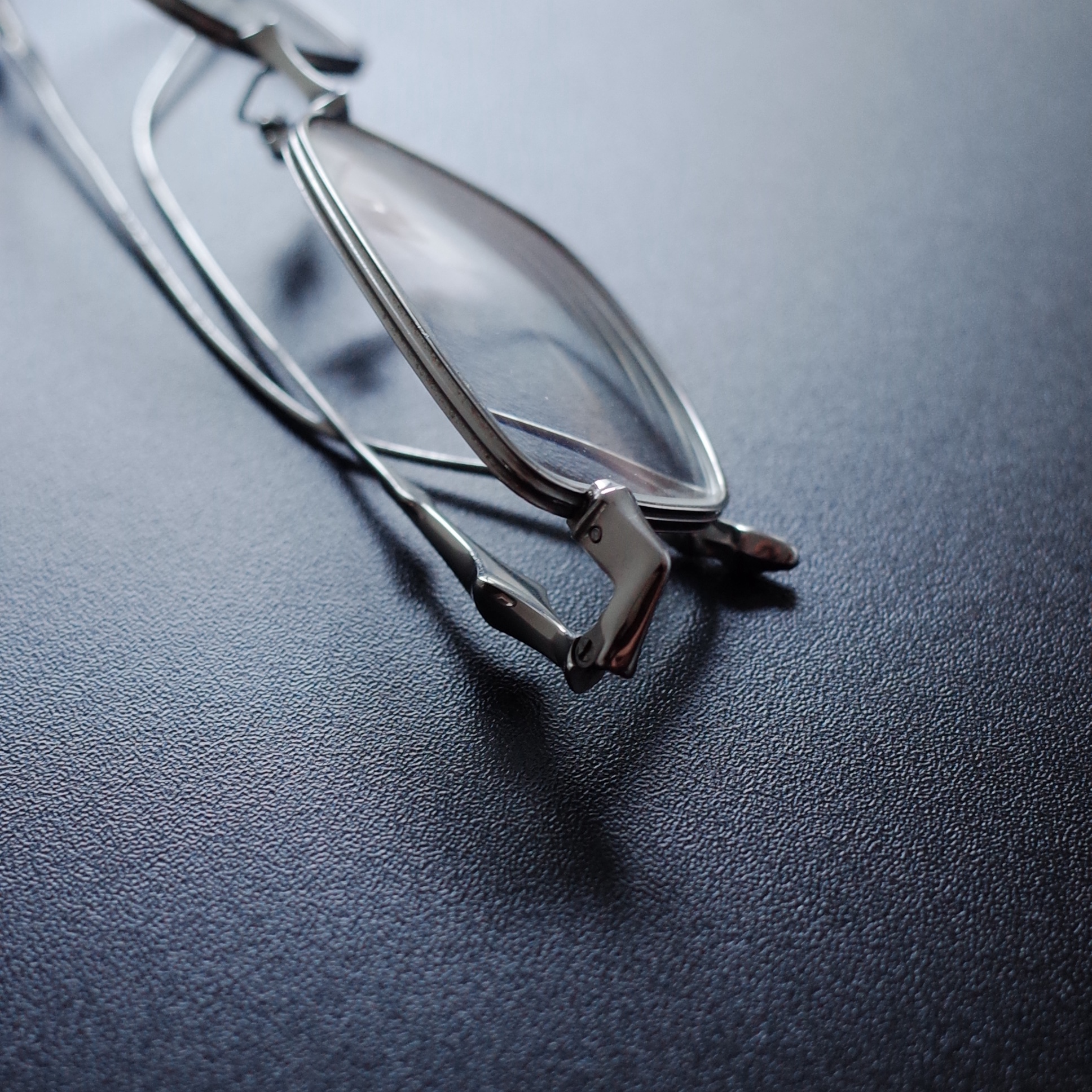Gentle Monster Atomic 02 Silver 착용 스타일 - 3