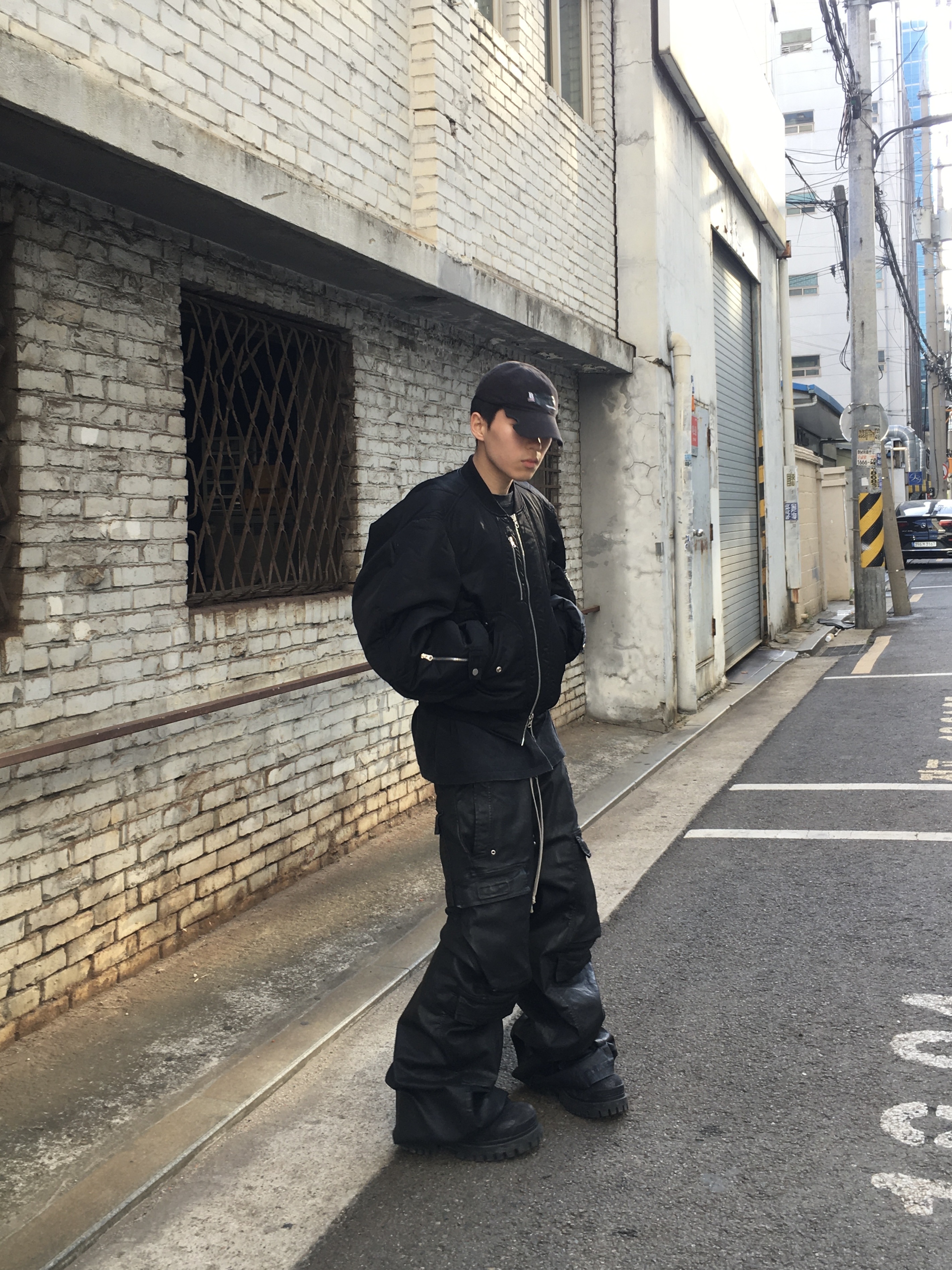 Rick Owens Porterville Denim Double Cargo Jumbo Belas Pants Black Wax, Balenciaga Gaffer Cap Black 착용 스타일 - 1