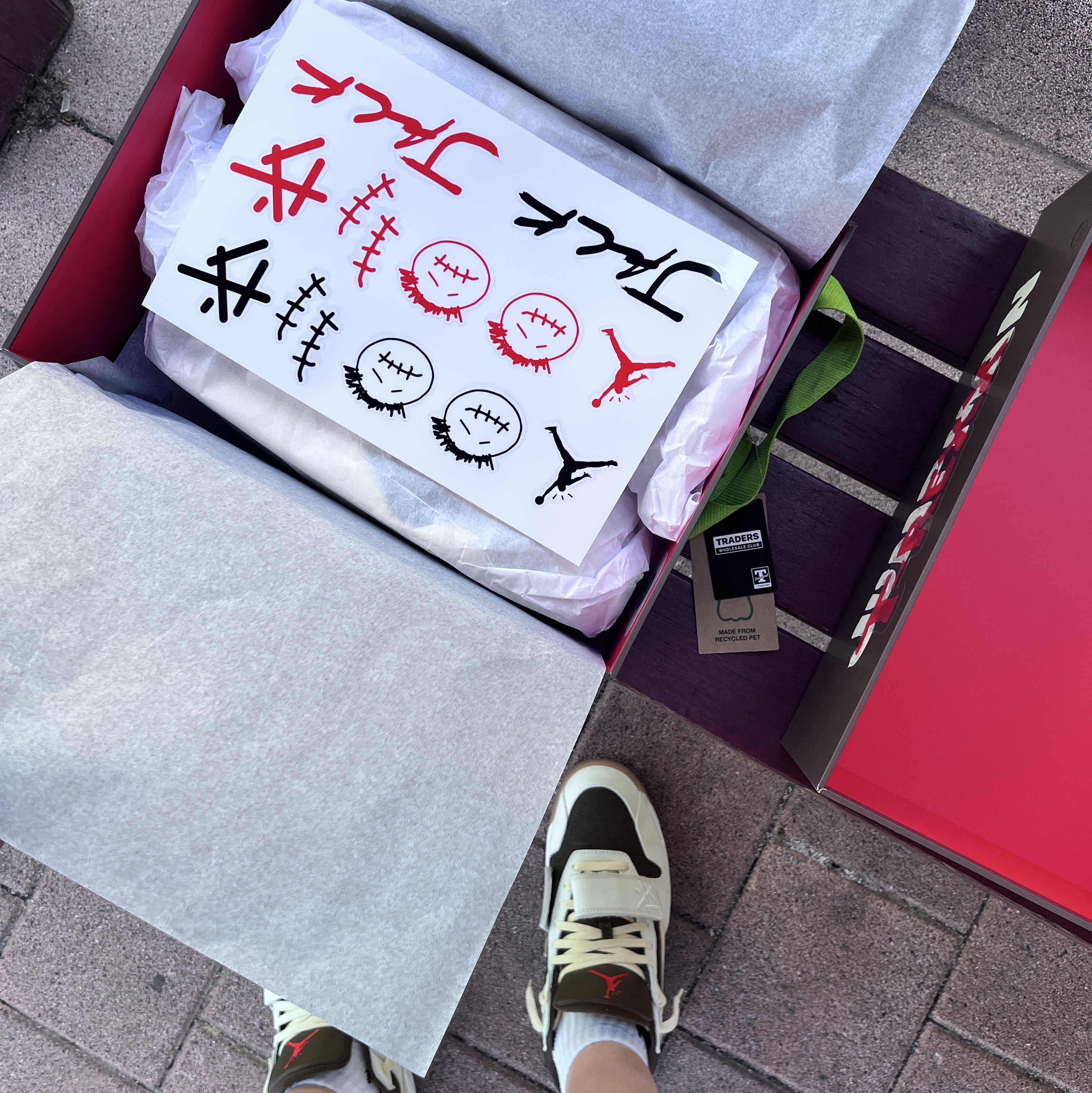 Jordan x Travis Scott Jumpman Jack TR Bright Cactus, Jordan x Travis Scott Jumpman Jack TR Sail and Dark Mocha 착용 스타일 - 1