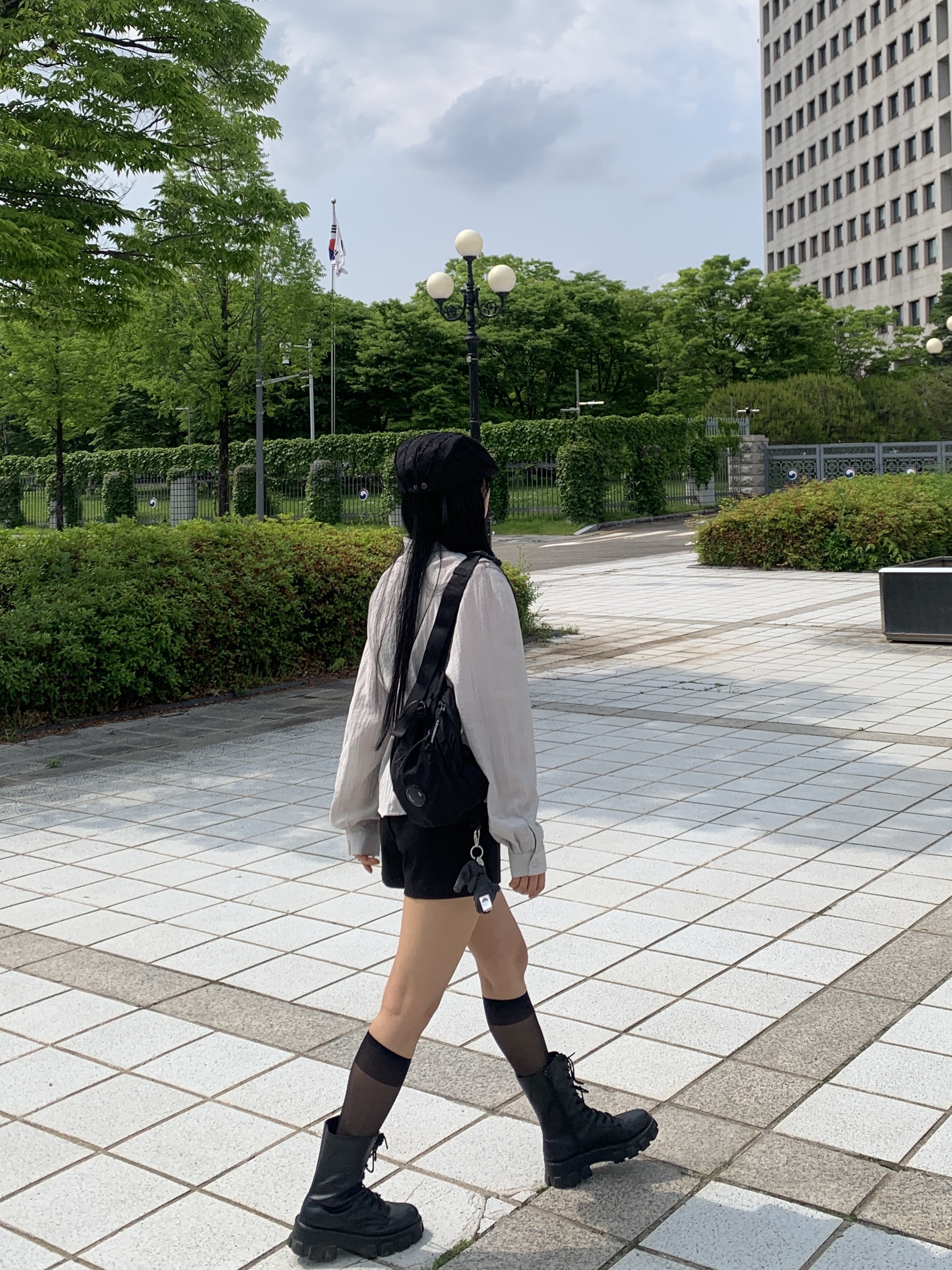 C.P. Company Nylon B Lens Crossbody Bag Black - 25SS, Jellycat Bashful Bunny Bag Charm Ink 착용 스타일 - 3