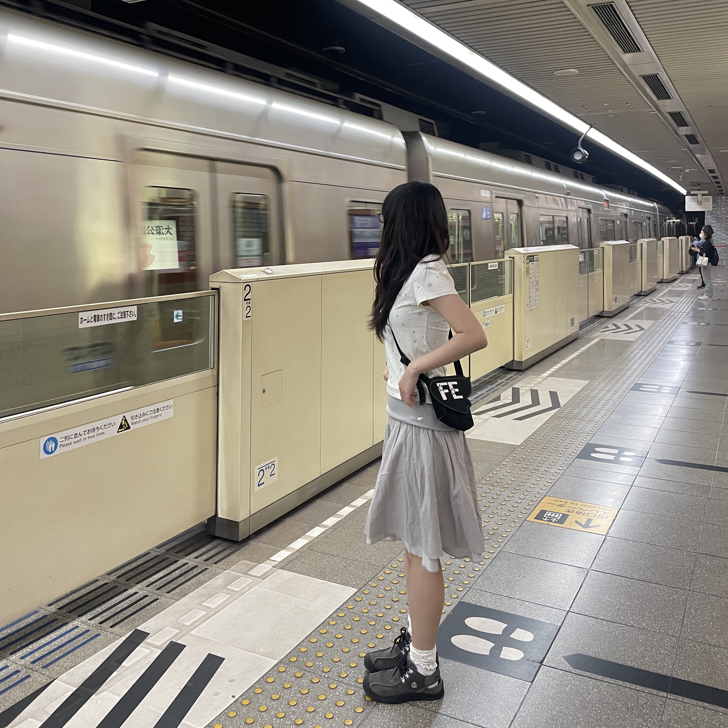 COYSEIO Double Shirring Skirt Grey, COYSEIO Milky Star T-Shirt Ivory 착용 스타일