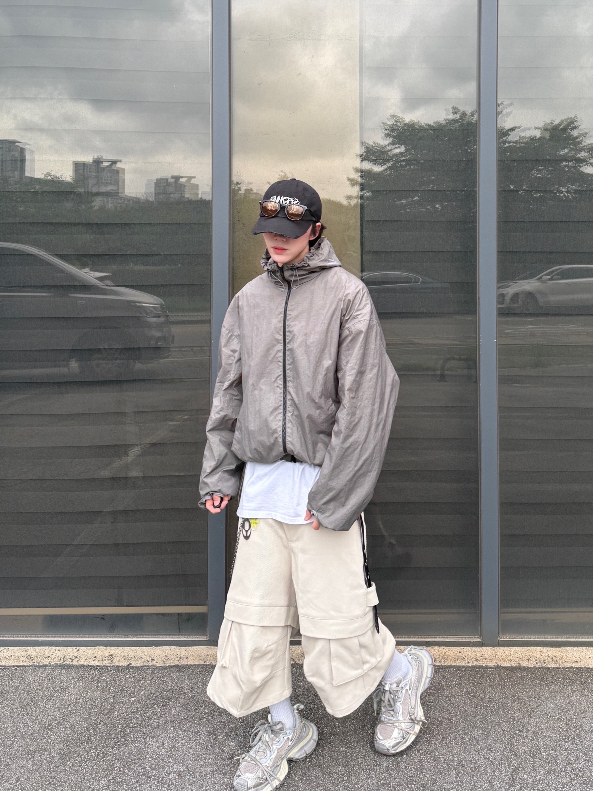 Kamien Titan Bermuda Pants Light Beige, Kamien x MJD Double Hole Belt Black Shearling Calfskin 착용 스타일 - 10