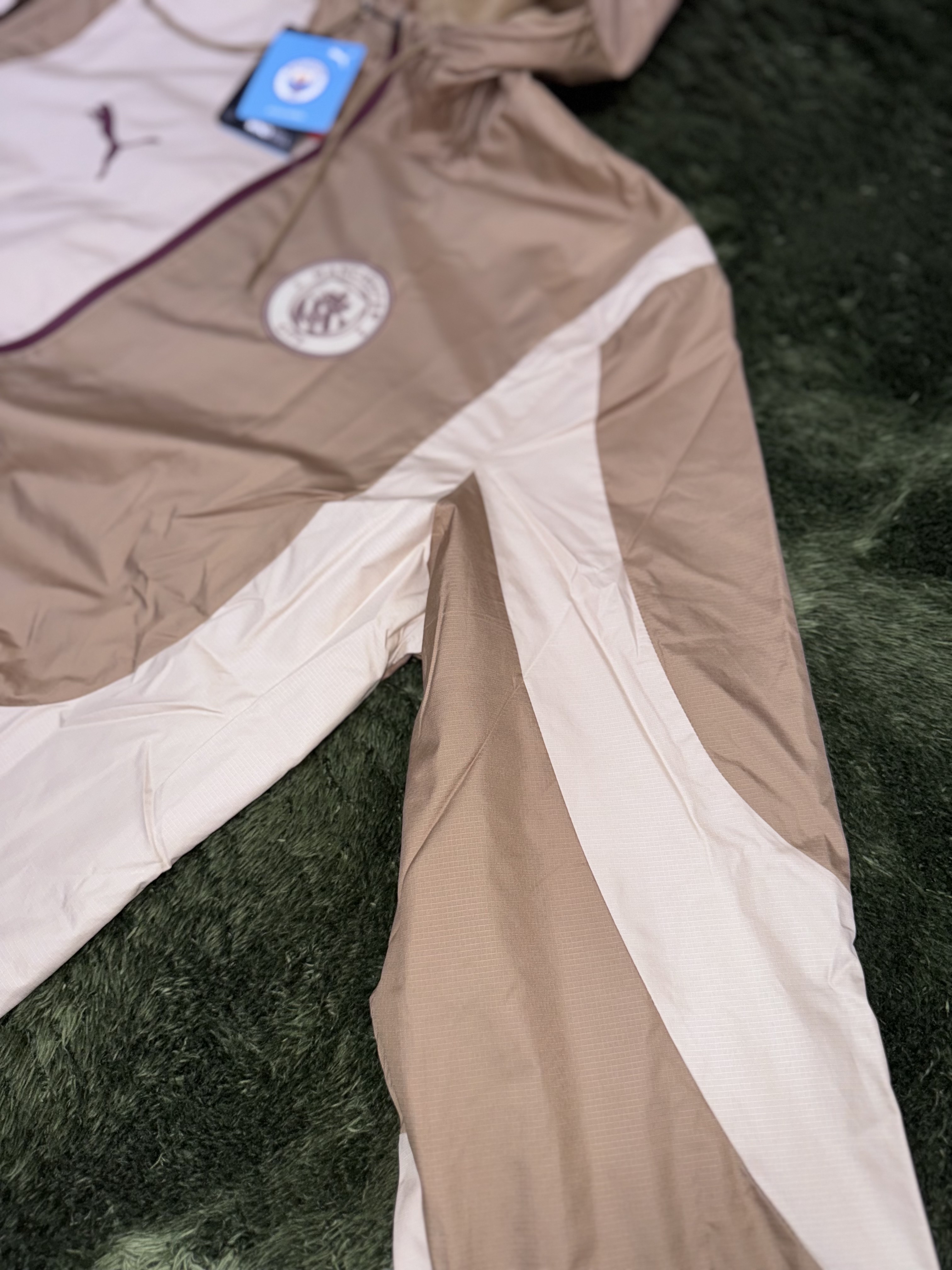 Puma Manchester City Prematch Jacket Toasted Granola 착용 스타일 - 4
