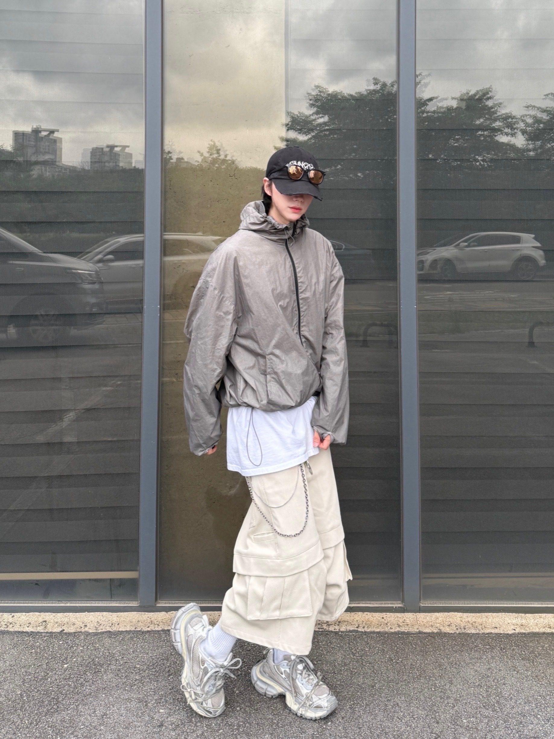 Kamien Titan Bermuda Pants Light Beige, Kamien x MJD Double Hole Belt Black Shearling Calfskin 착용 스타일 - 1