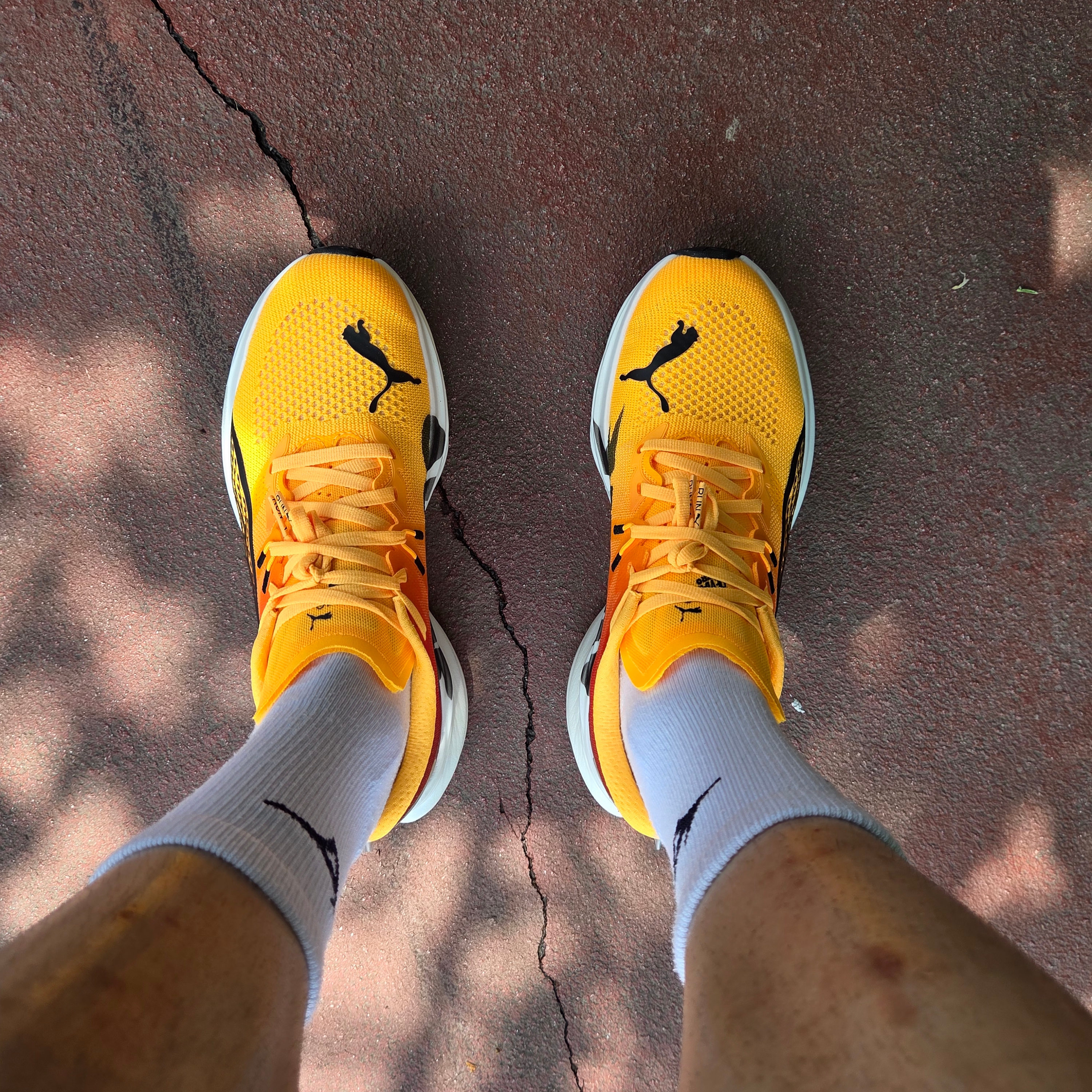 Puma Deviate Nitro 3 Fade Sun Stream Sunset Glow 착용 스타일 - 2