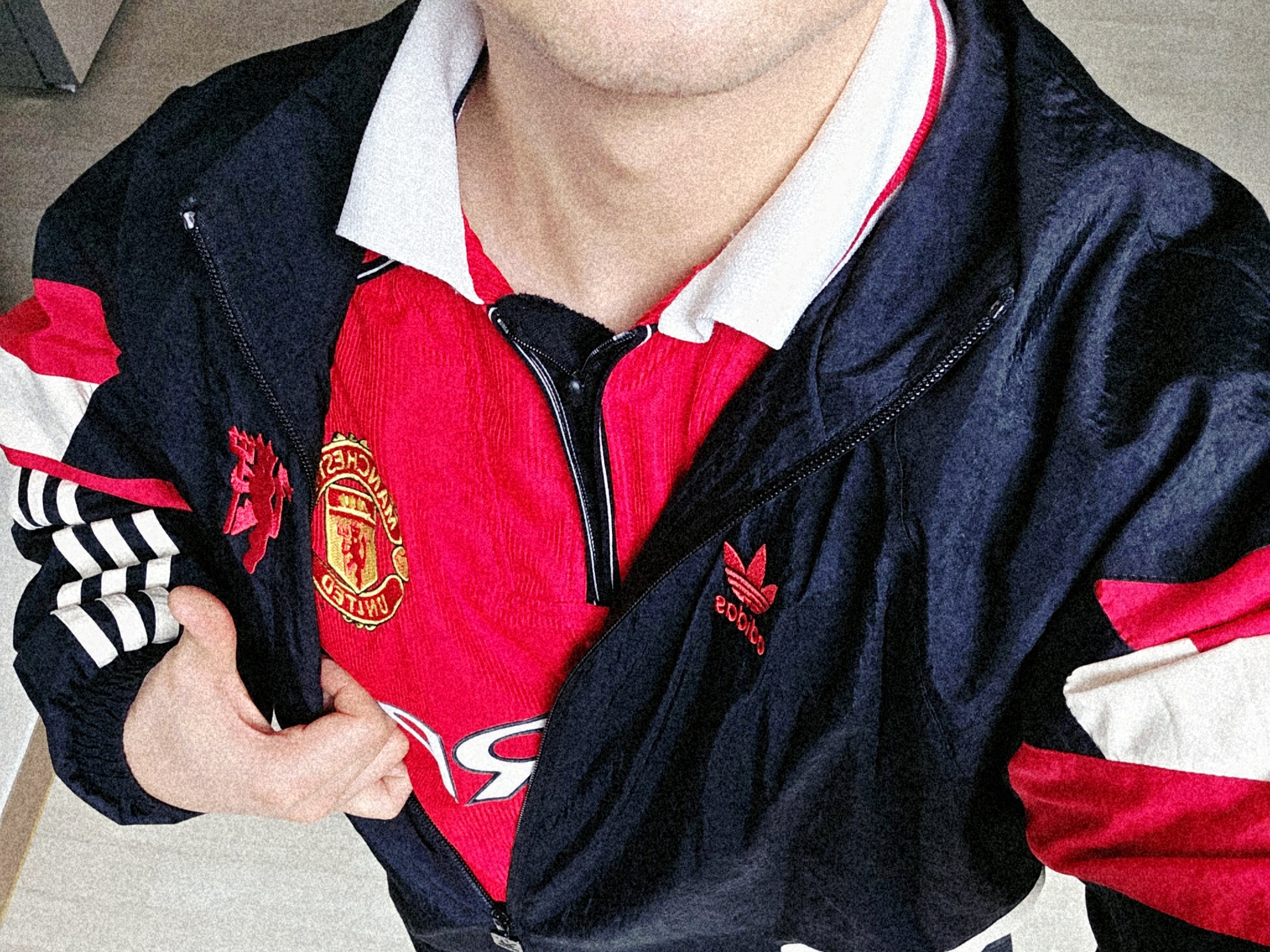 Adidas Manchester United Originals Track Top Black Red - KR Sizing 착용 스타일