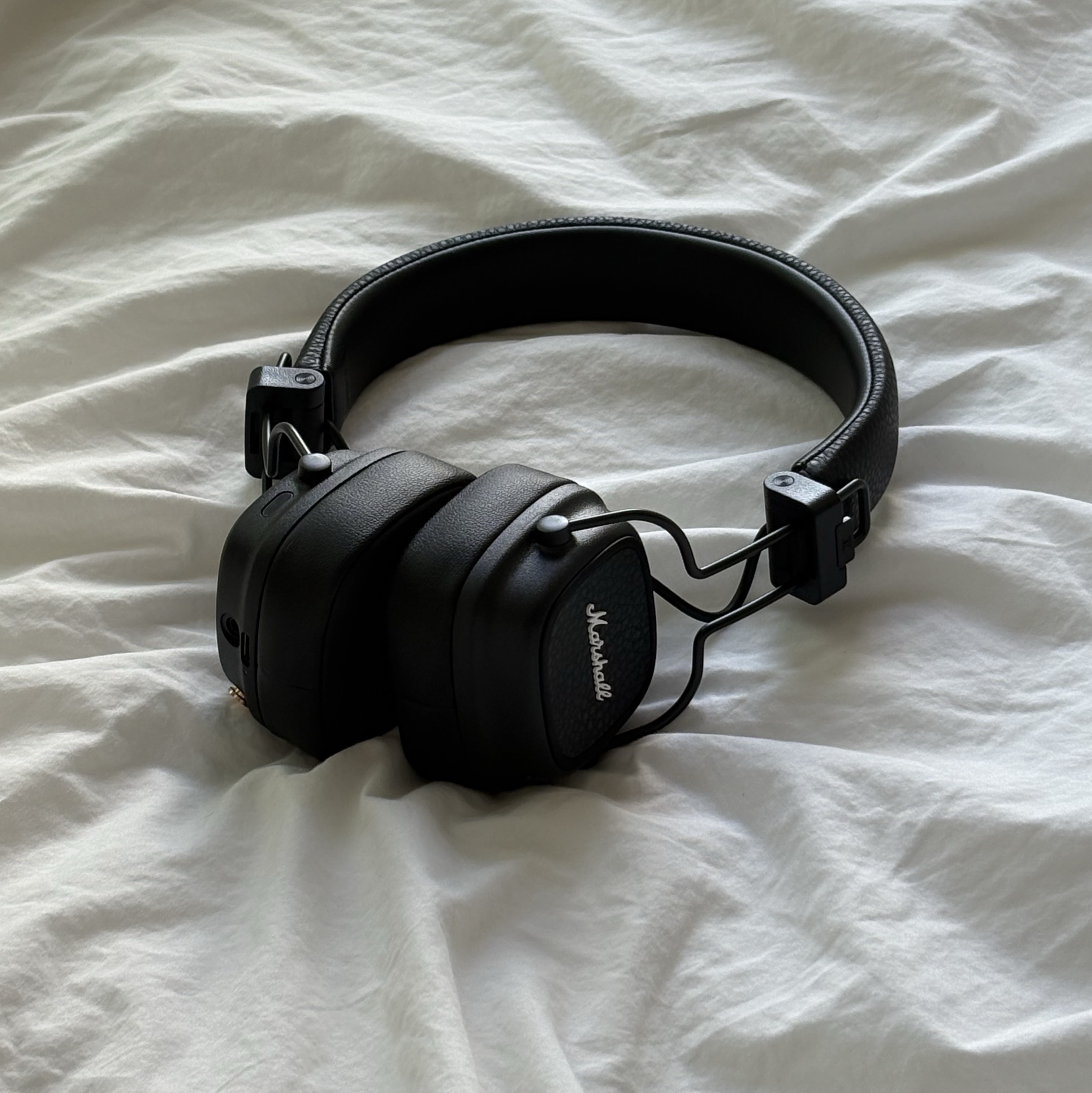 Marshall Major V Black (Korean Ver.) 착용 스타일