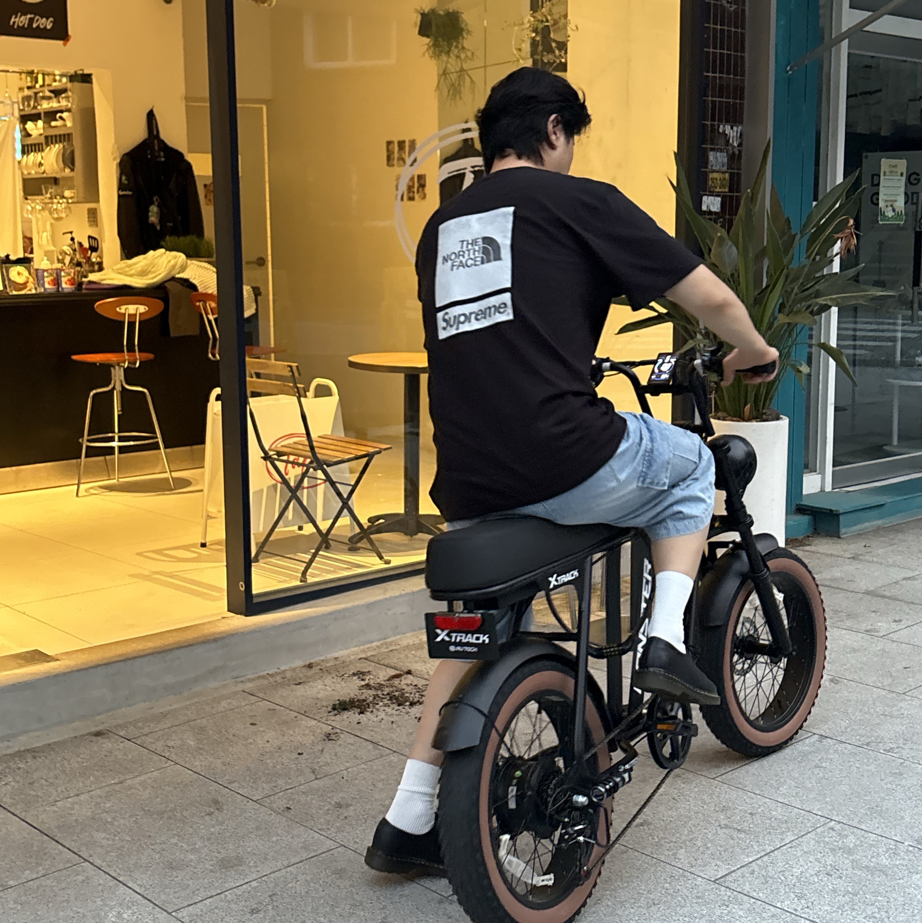 Supreme x The North Face S/S Top Black - 24SS, Dr. Martens 1461 Smooth Black 착용 스타일 - 1