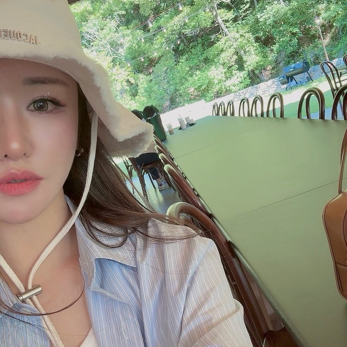 Jacquemus Le Bob Artichaut Bucket Hat Off White 착용 스타일