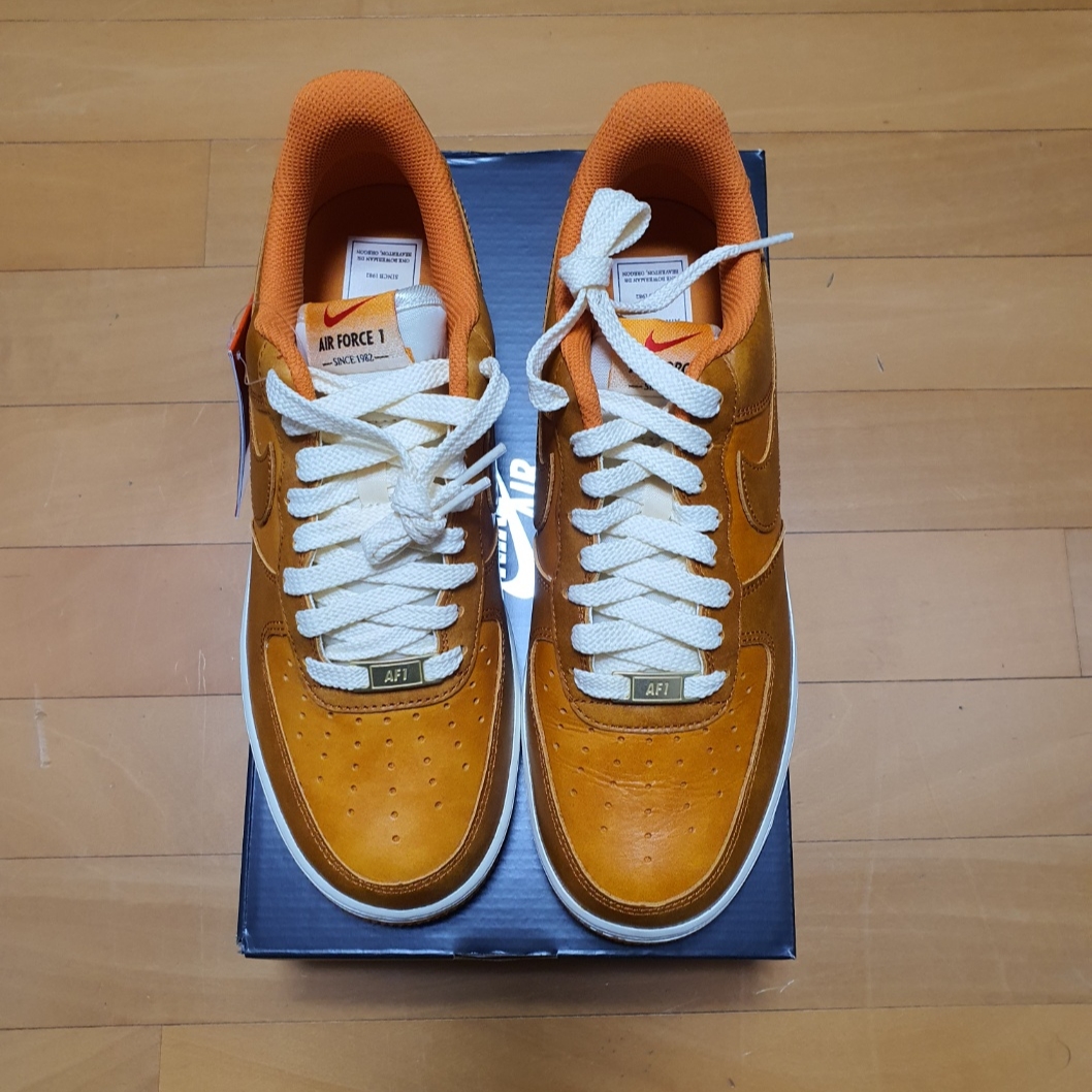 Nike Air Force 1 '07 LV8 Russet and Sunset 착용 스타일