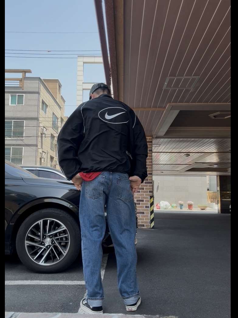Supreme Coated Denim Camp Cap Black - 24SS, Supreme x Nike Track Jacket Black - 25SS 착용 스타일 - 3