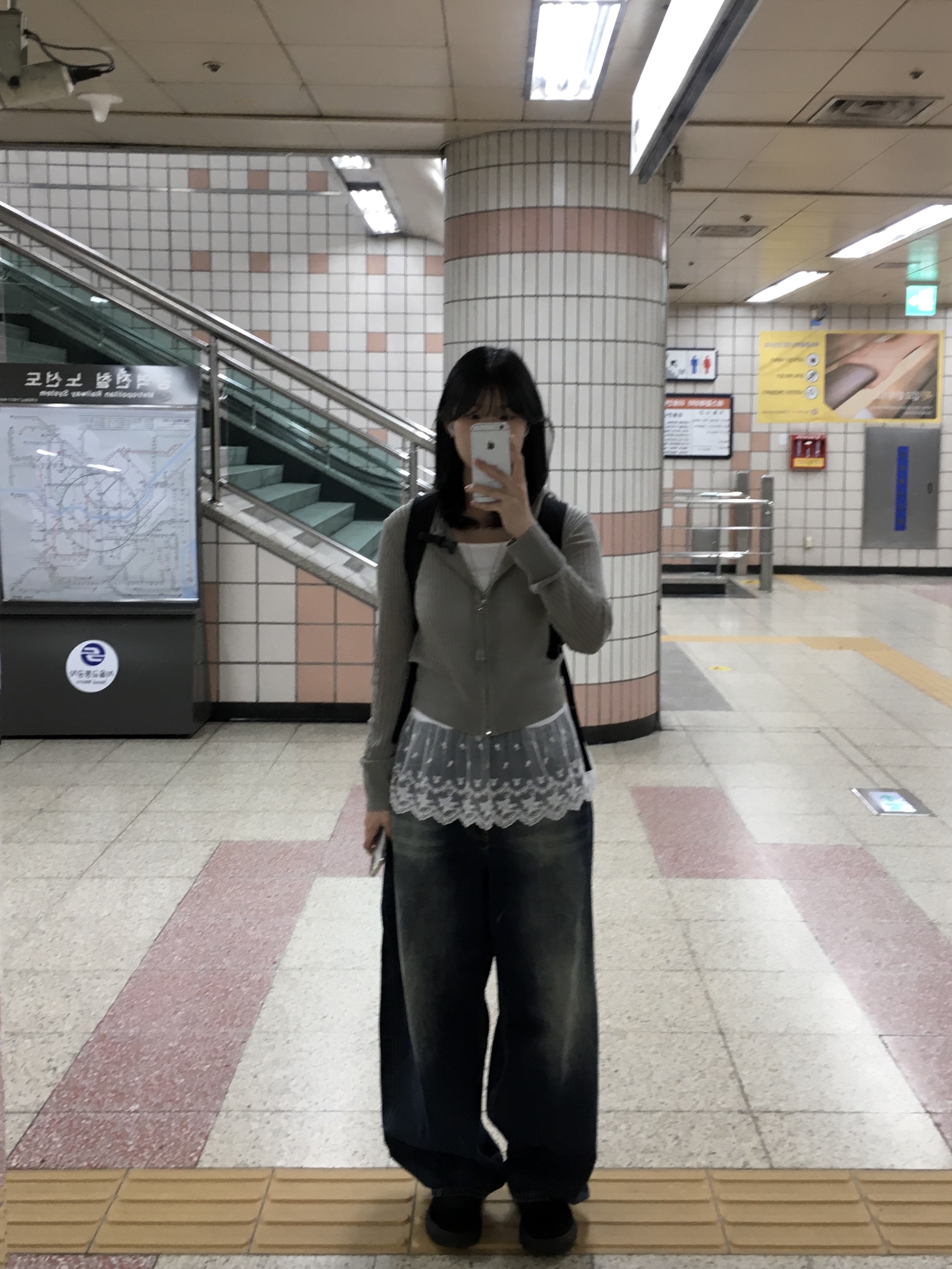 Maison Kitsune Fox Head Patch Regular T-Shirt Black, Apple Watch SE 2024 40mm GPS Starlight Aluminium Case with Sport Band S/M Starlight (Korean Ver.) 착용 스타일 - 6