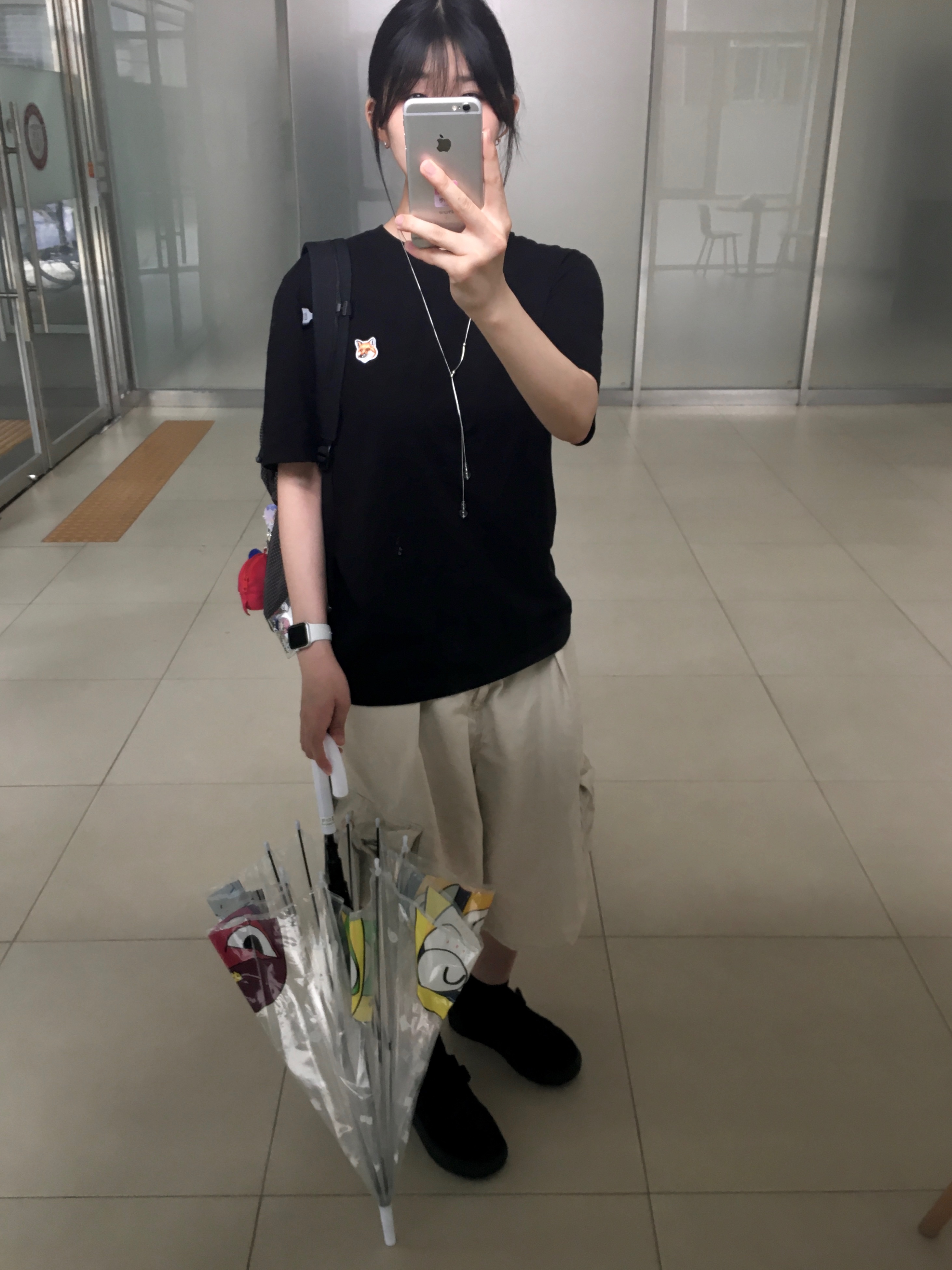 Maison Kitsune Fox Head Patch Regular T-Shirt Black, Apple Watch SE 2024 40mm GPS Starlight Aluminium Case with Sport Band S/M Starlight (Korean Ver.) 착용 스타일 - 1