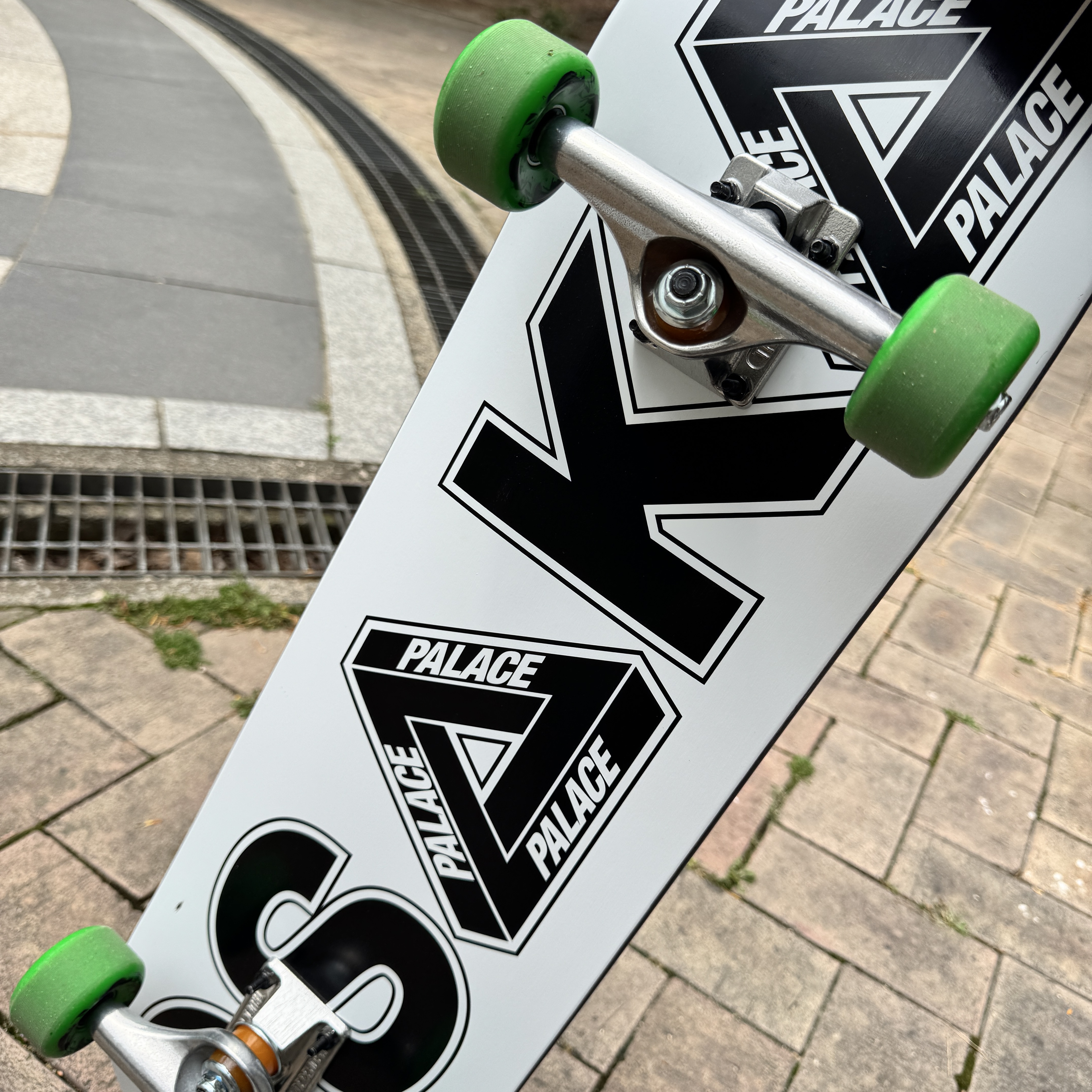 Palace Osaka Board 8.25 - 25SS 착용 스타일