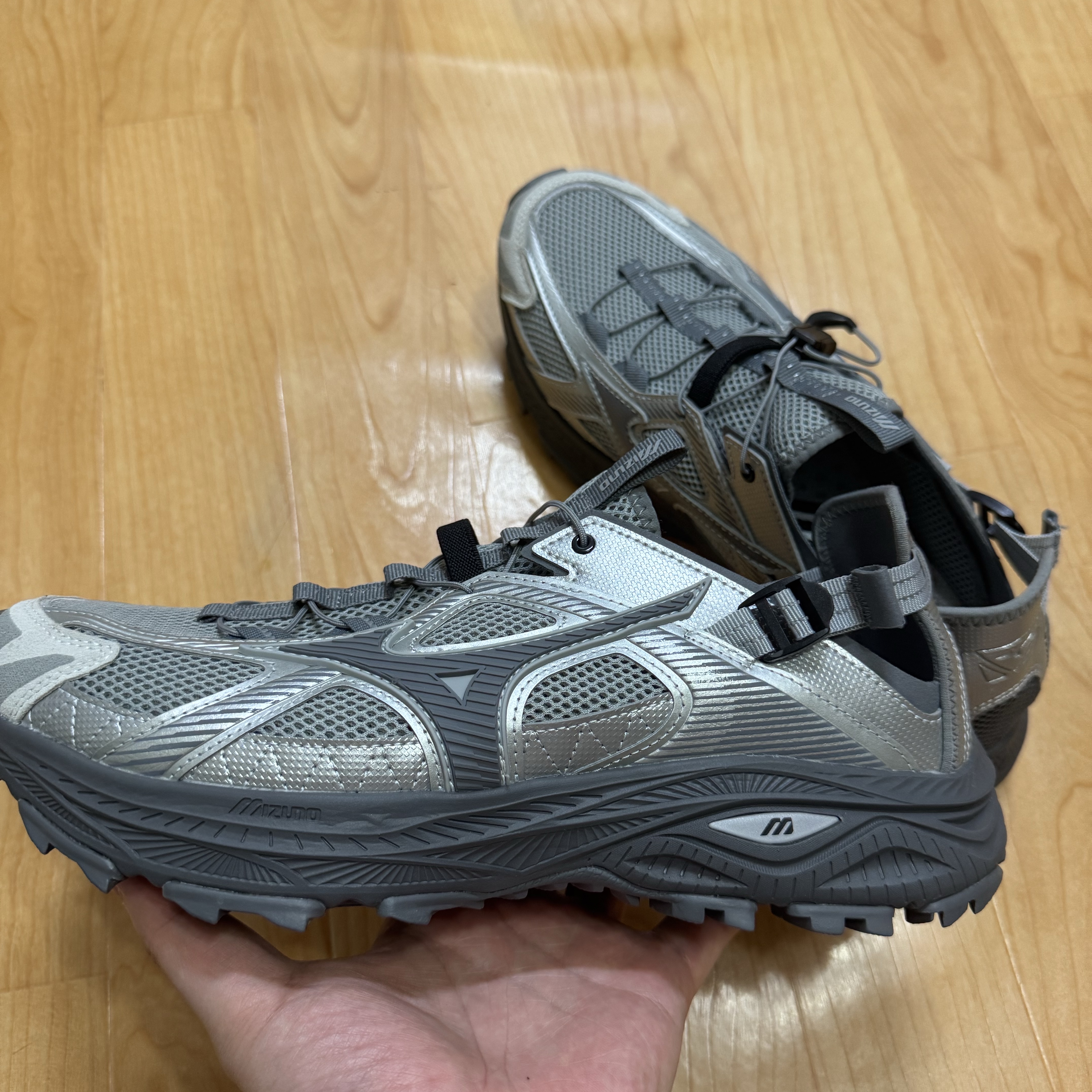 Mizuno Racer Trail SE Silver Grey 착용 스타일 - 1