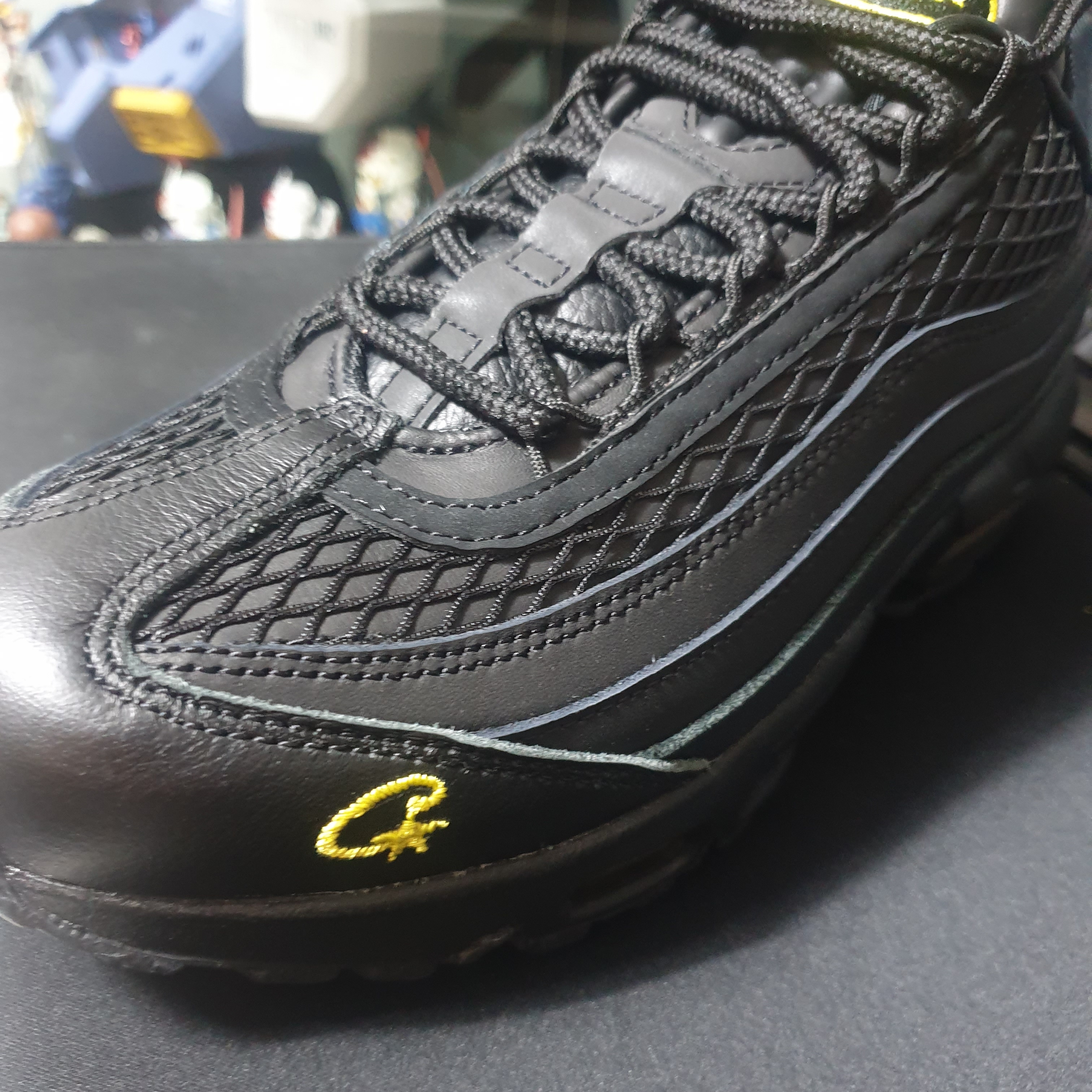 Nike x Corteiz Air Max 95 Black and Tour Yellow 착용 스타일