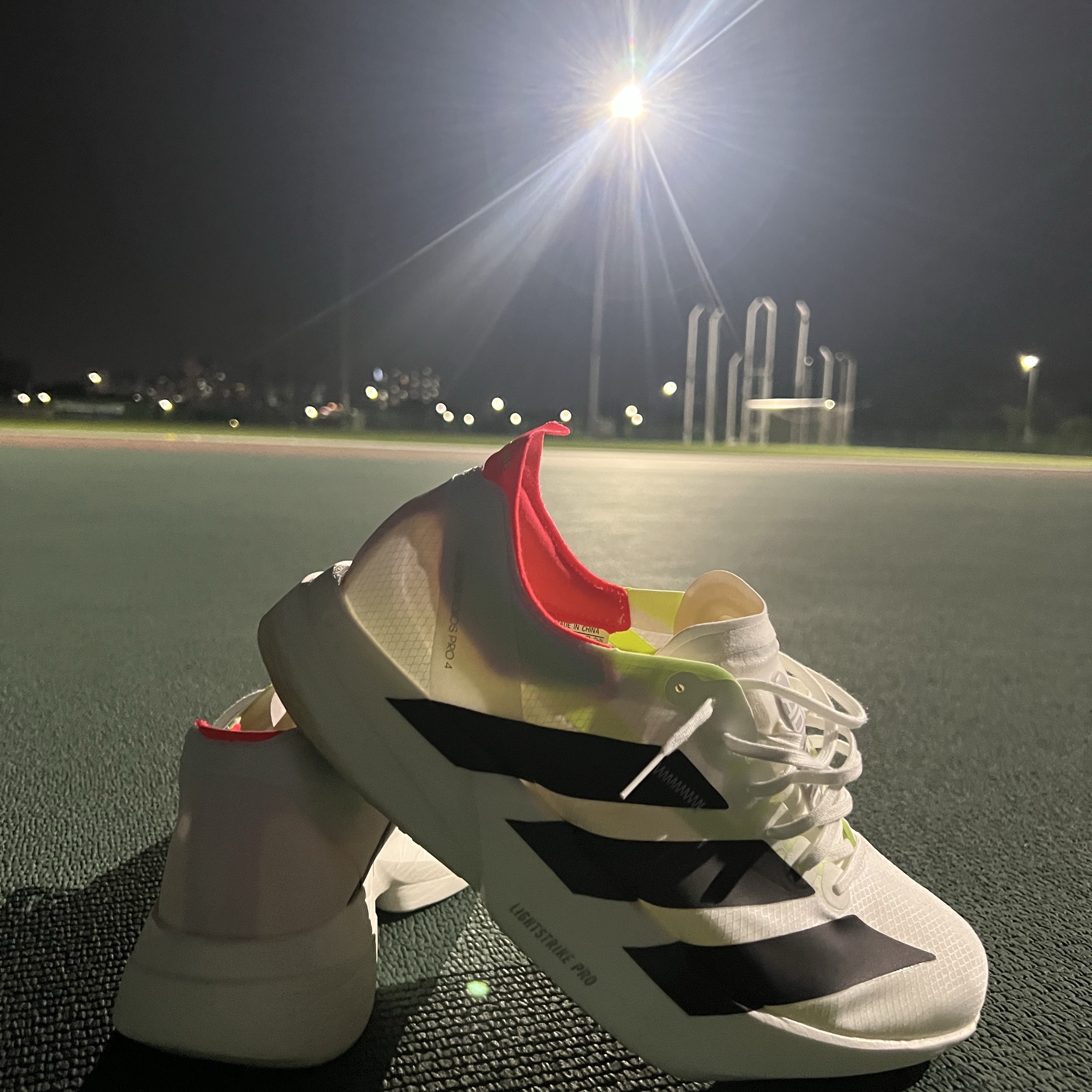 Adidas Adizero Adios Pro 4 Cloud White Core Black 착용 스타일