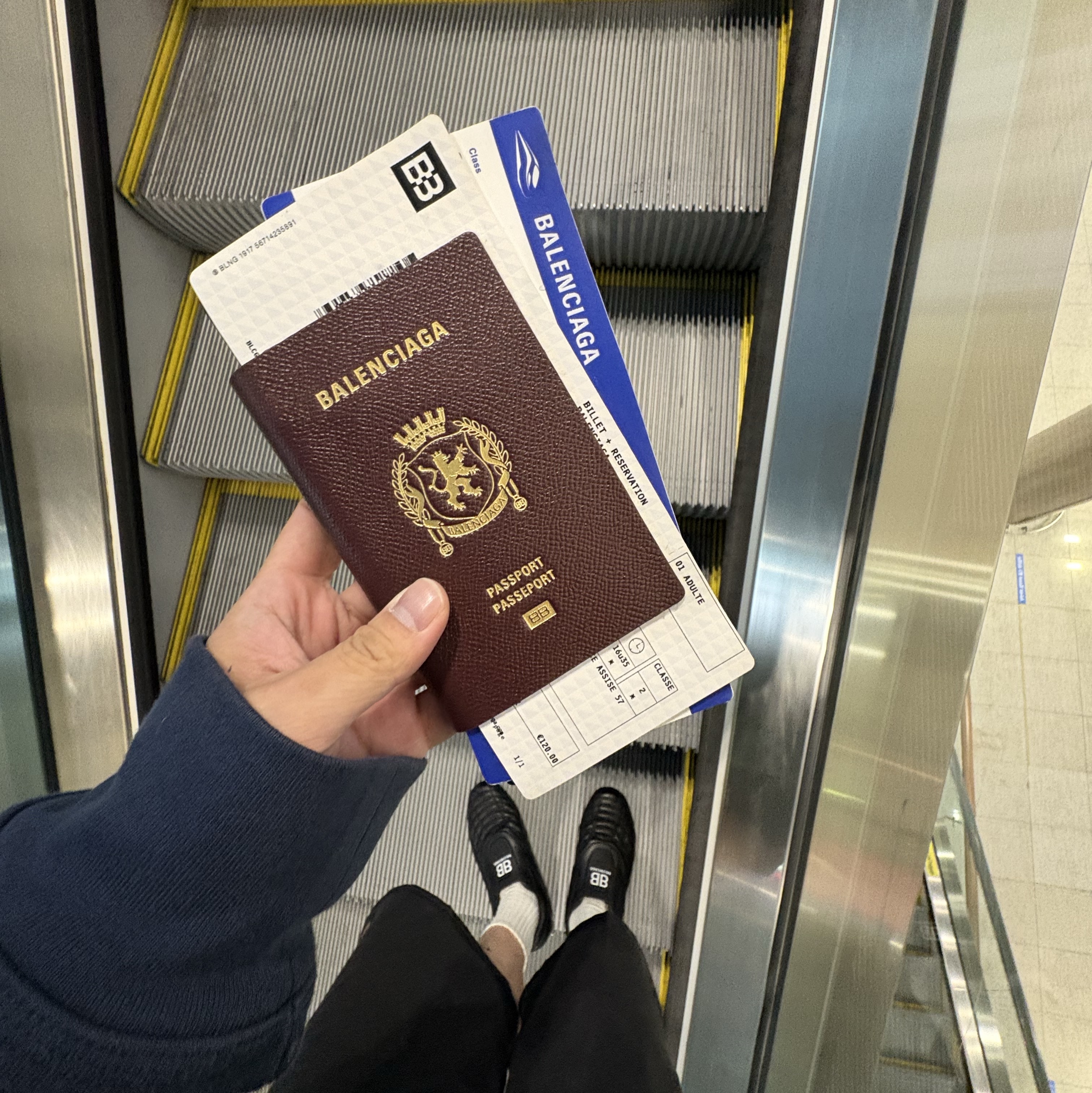 Balenciaga Passport 2 Tickets Long Wallet Dark Red, Balenciaga Zen Sneakers Black 착용 스타일