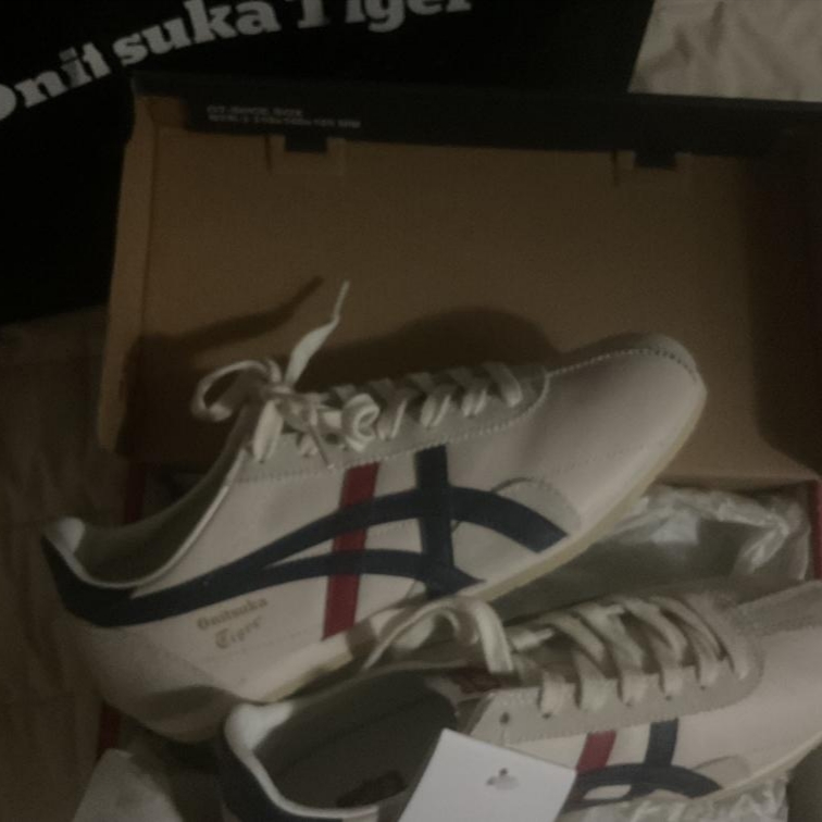Onitsuka Tiger Runspark White Navy 착용 스타일